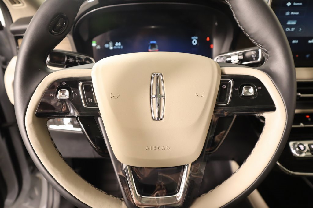 New 2025 Lincoln Corsair Reserve w/ Jet Appearance Package image 3