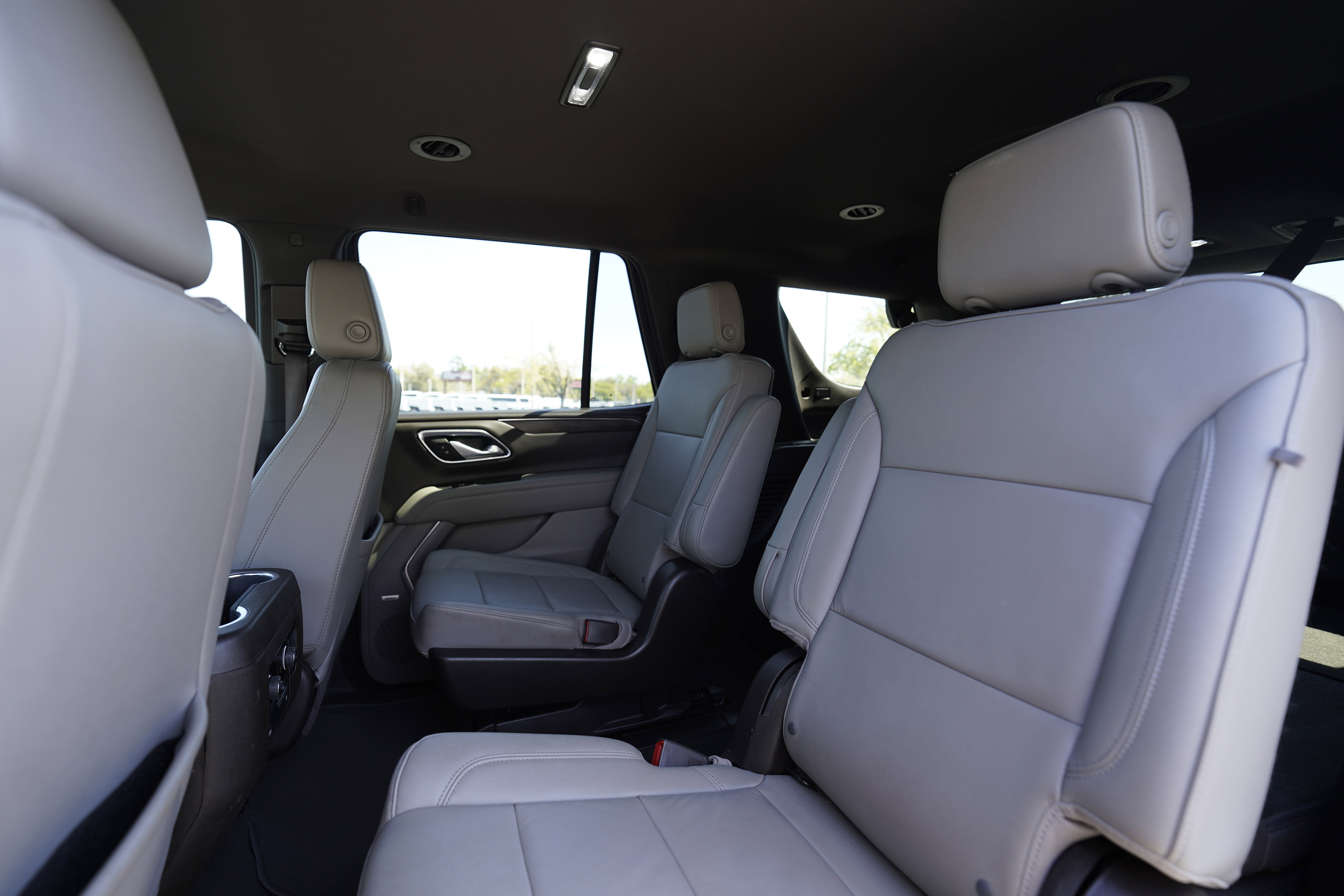 Used 2022 Chevrolet Tahoe LT w/ Luxury Package image 9