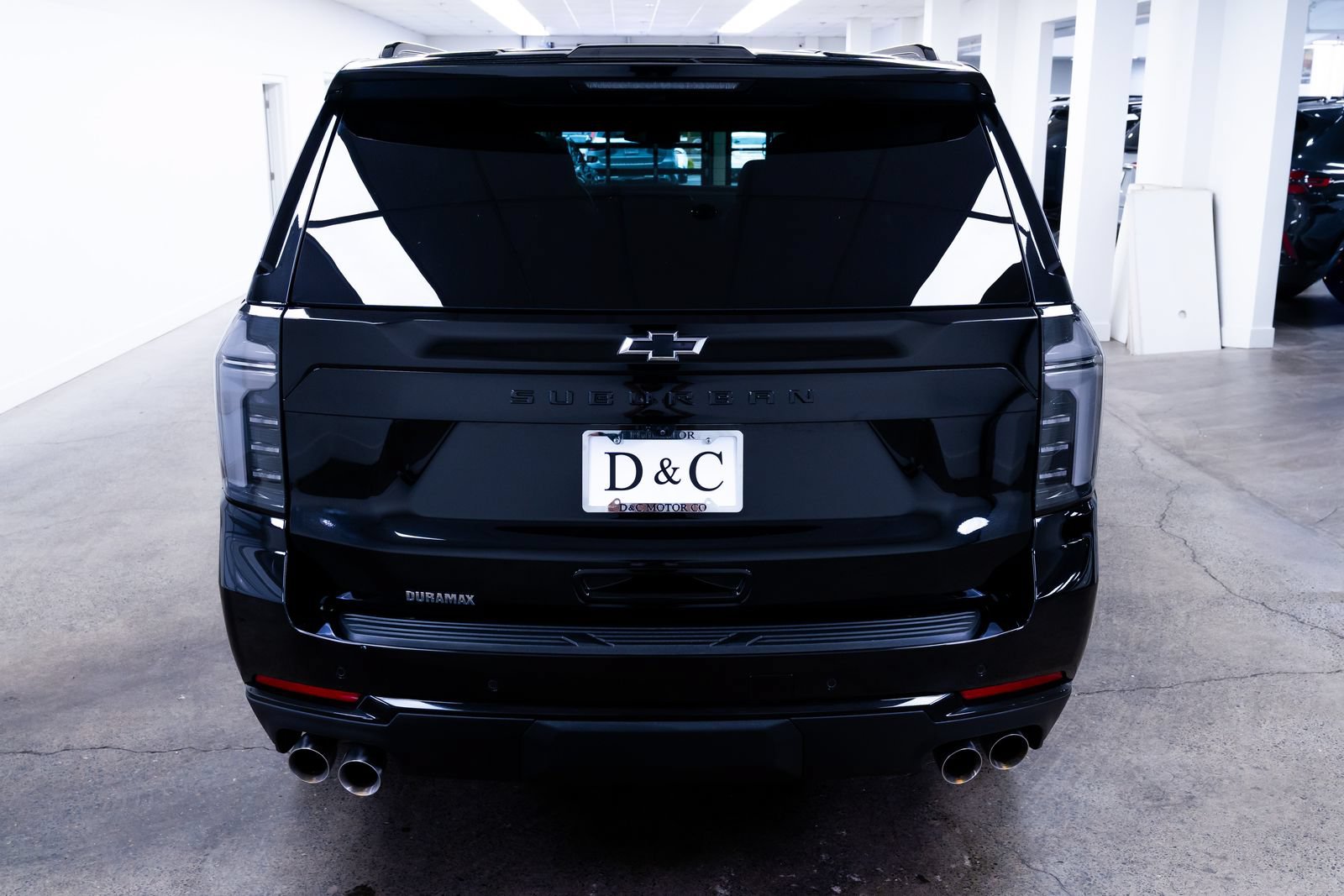 Used 2025 Chevrolet Suburban Z71 w/ Comfort Package AWD/4WD image 5