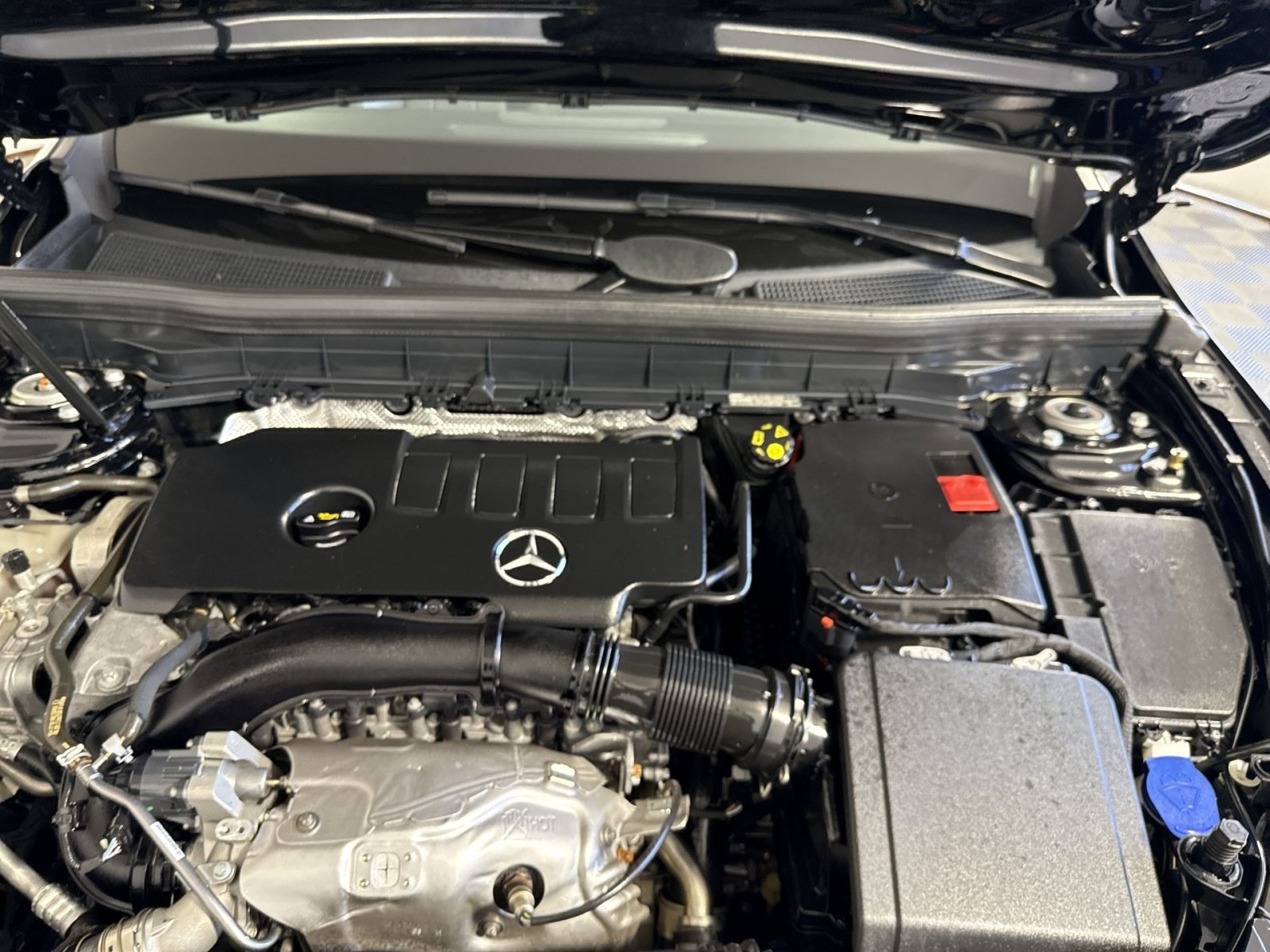 Used 2023 Mercedes-Benz GLB 250 4MATIC image 28