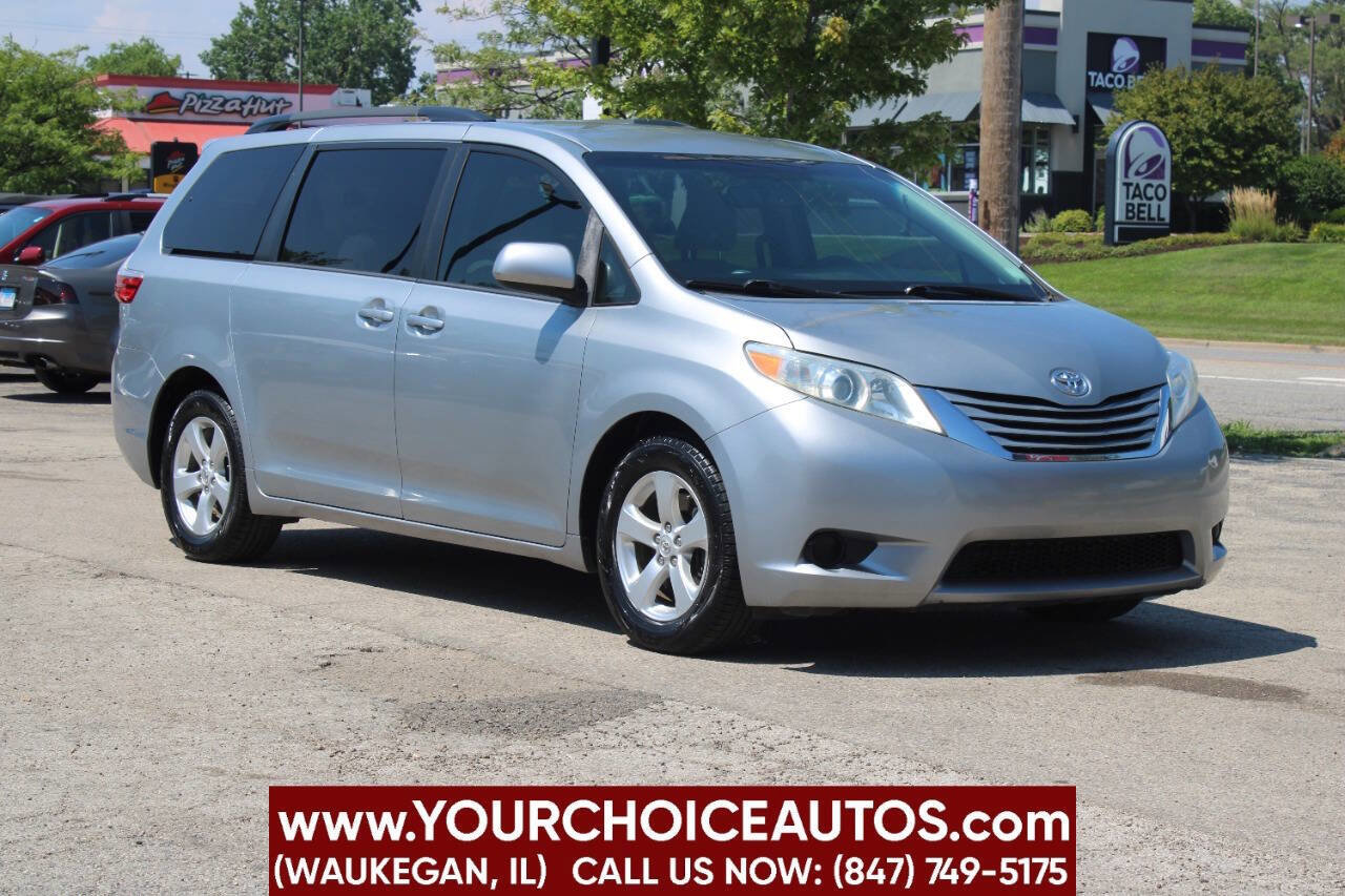 Used 2017 Toyota Sienna LE image 3