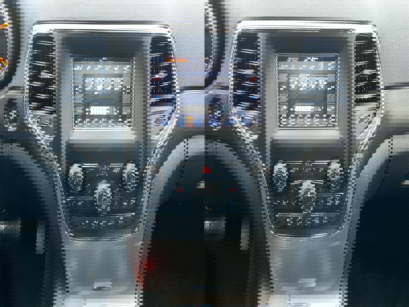 Used 2018 Jeep Grand Cherokee Laredo image 26