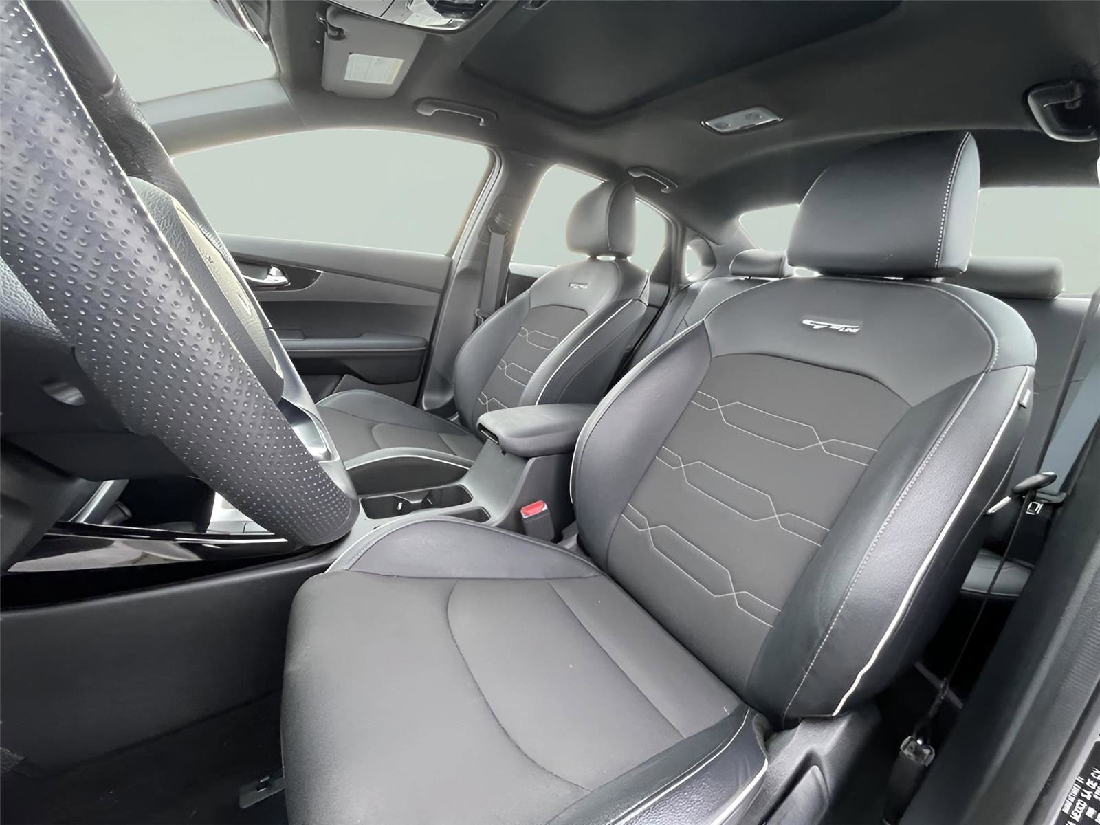 Used 2024 Kia Forte GT-Line w/ GT-Line Premium Package image 14