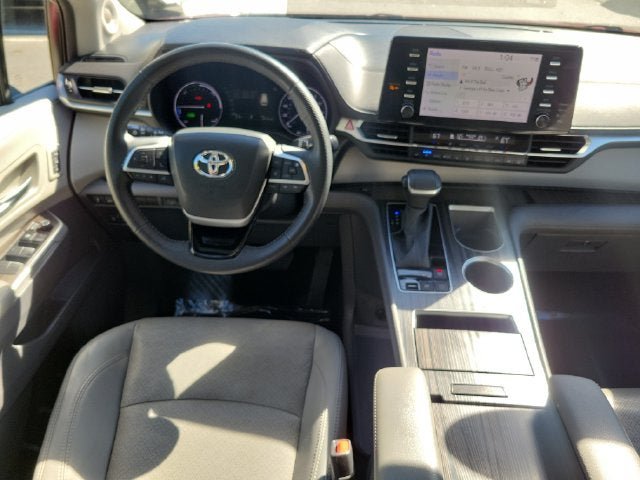 Used 2023 Toyota Sienna Limited FWD image 15