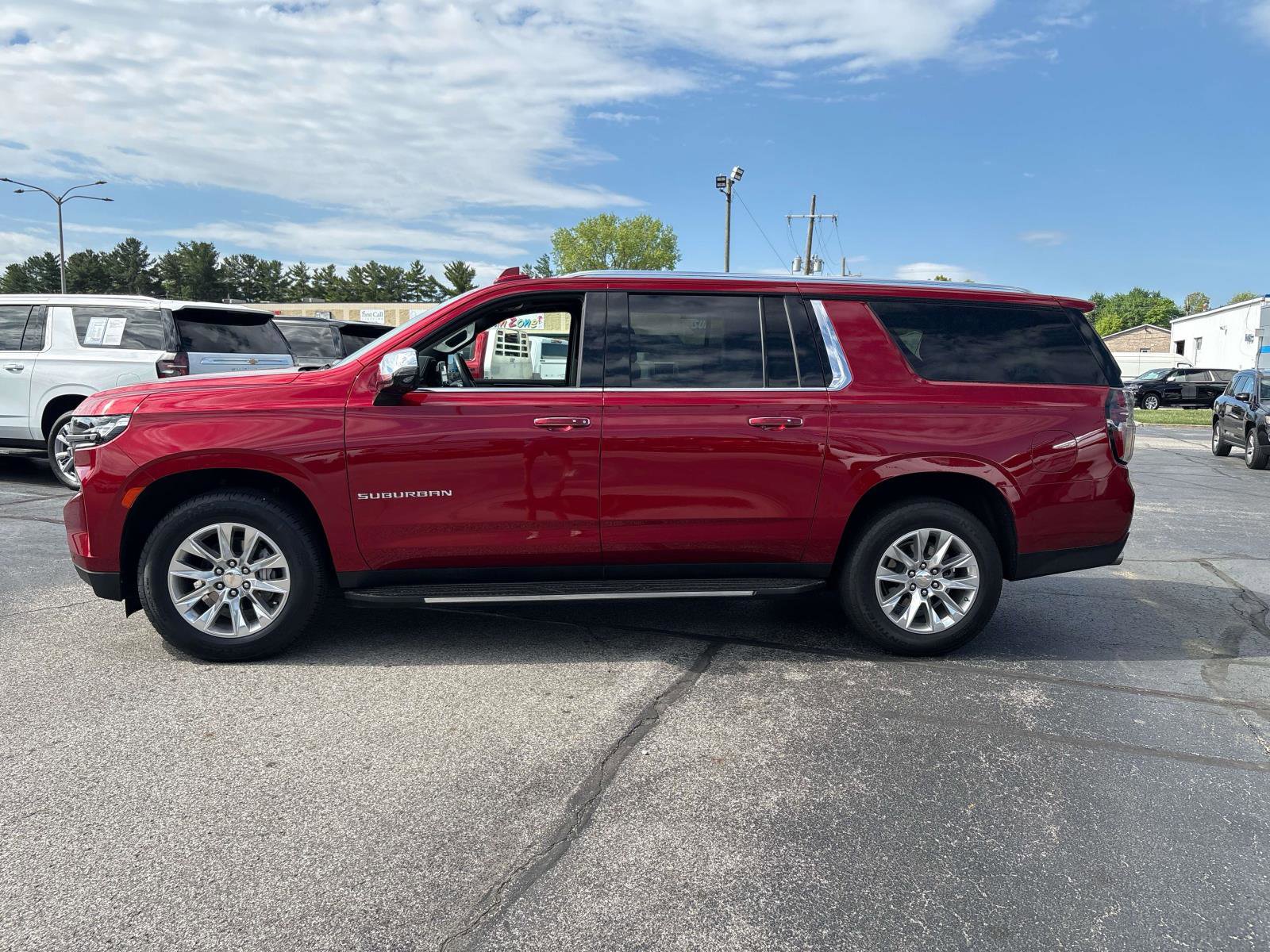 Used 2024 Chevrolet Suburban Premier image 2