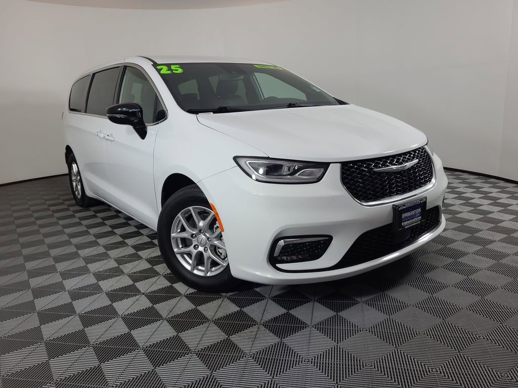 Used 2025 Chrysler Pacifica Select FWD image 1