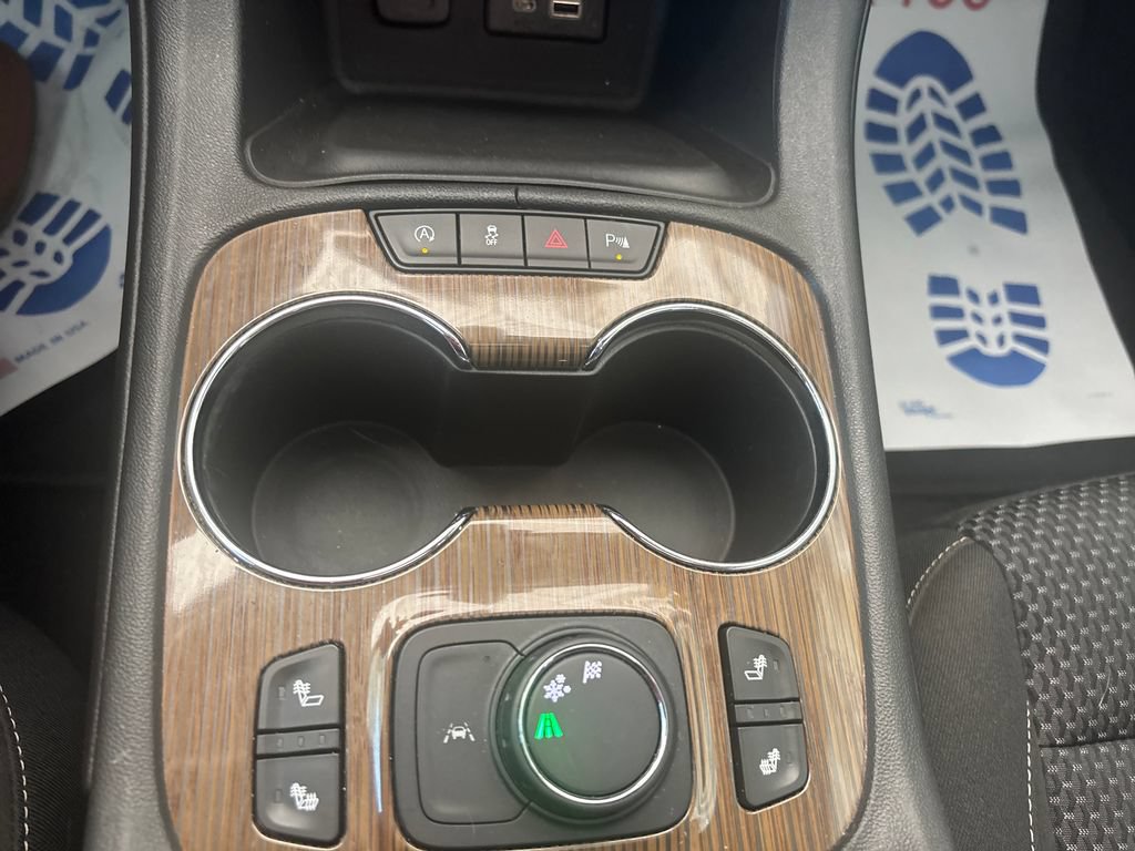 Used 2021 GMC Acadia SLE w/ Driver Convenience Package FWD image 24