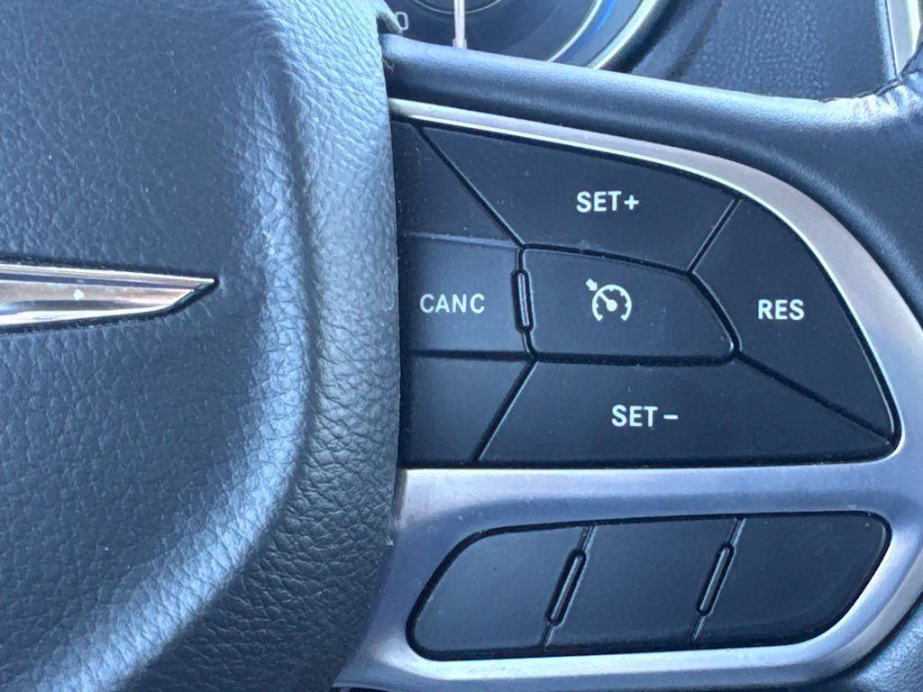 Used 2022 Chrysler 300 Touring w/ Sport Appearance Package RWD image 34