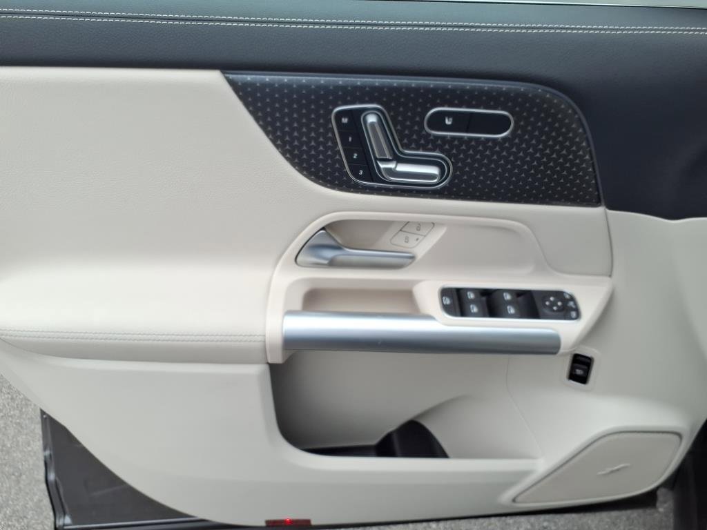 Certified 2025 Mercedes-Benz GLA 250 4MATIC image 11