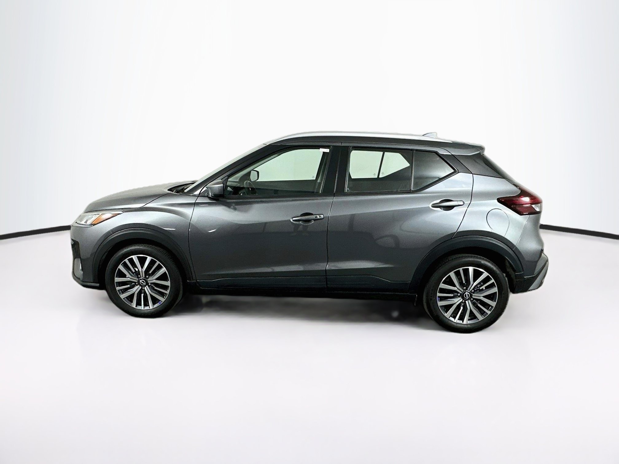 Used 2024 Nissan Kicks SV FWD image 4