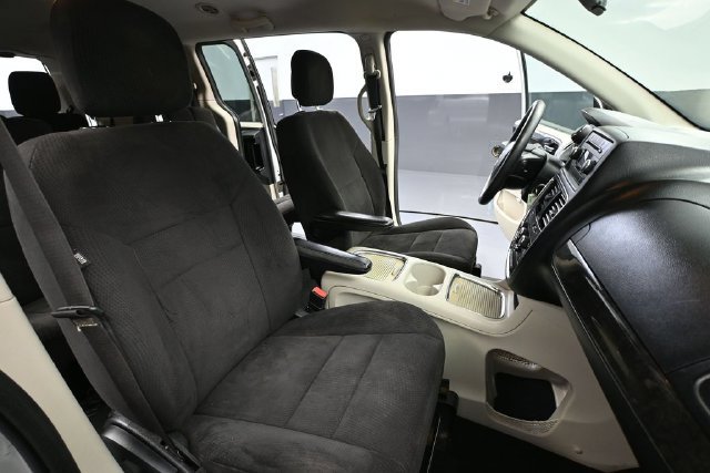 Used 2012 Dodge Grand Caravan SXT FWD image 37
