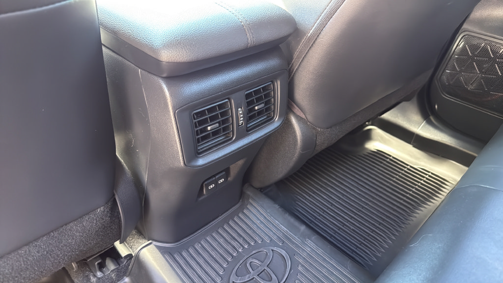 Used 2023 Toyota RAV4 XSE AWD/4WD image 17