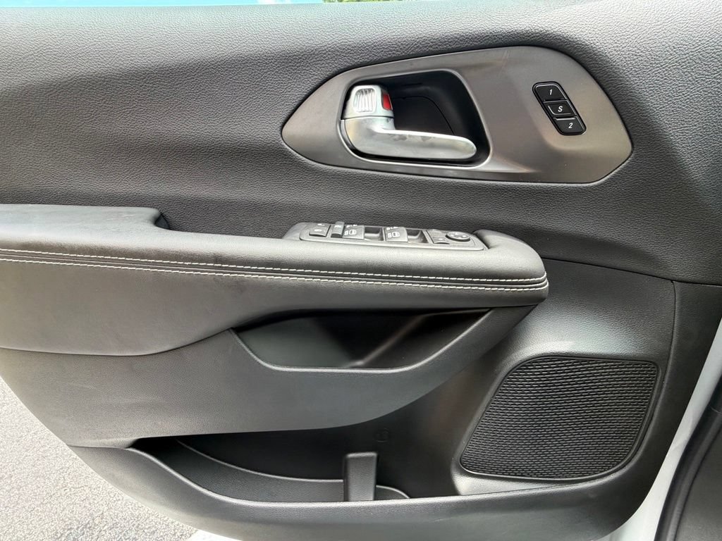New 2026 Chrysler Pacifica Select w/ S Appearance Package FWD image 28