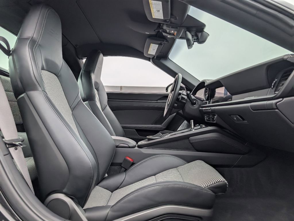 Used 2024 Porsche 911 image 17