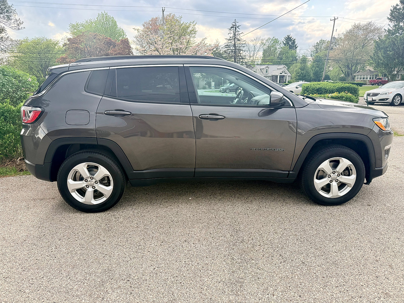 Used 2019 Jeep Compass Latitude w/ Cold Weather Group AWD/4WD image 4