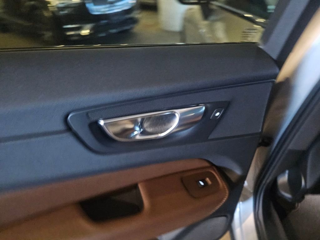 Certified 2023 Volvo XC60 B5 Plus w/ Climate Package image 14