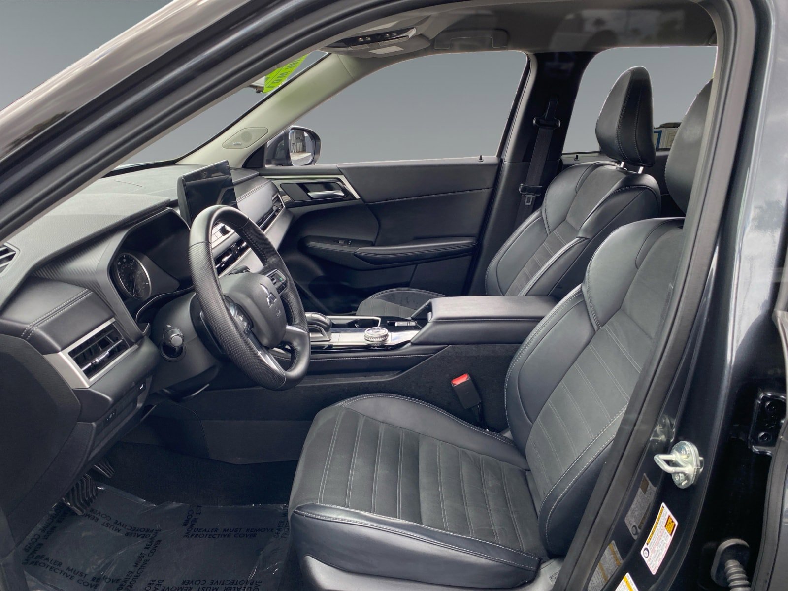 Used 2025 Mitsubishi Outlander AWD image 9