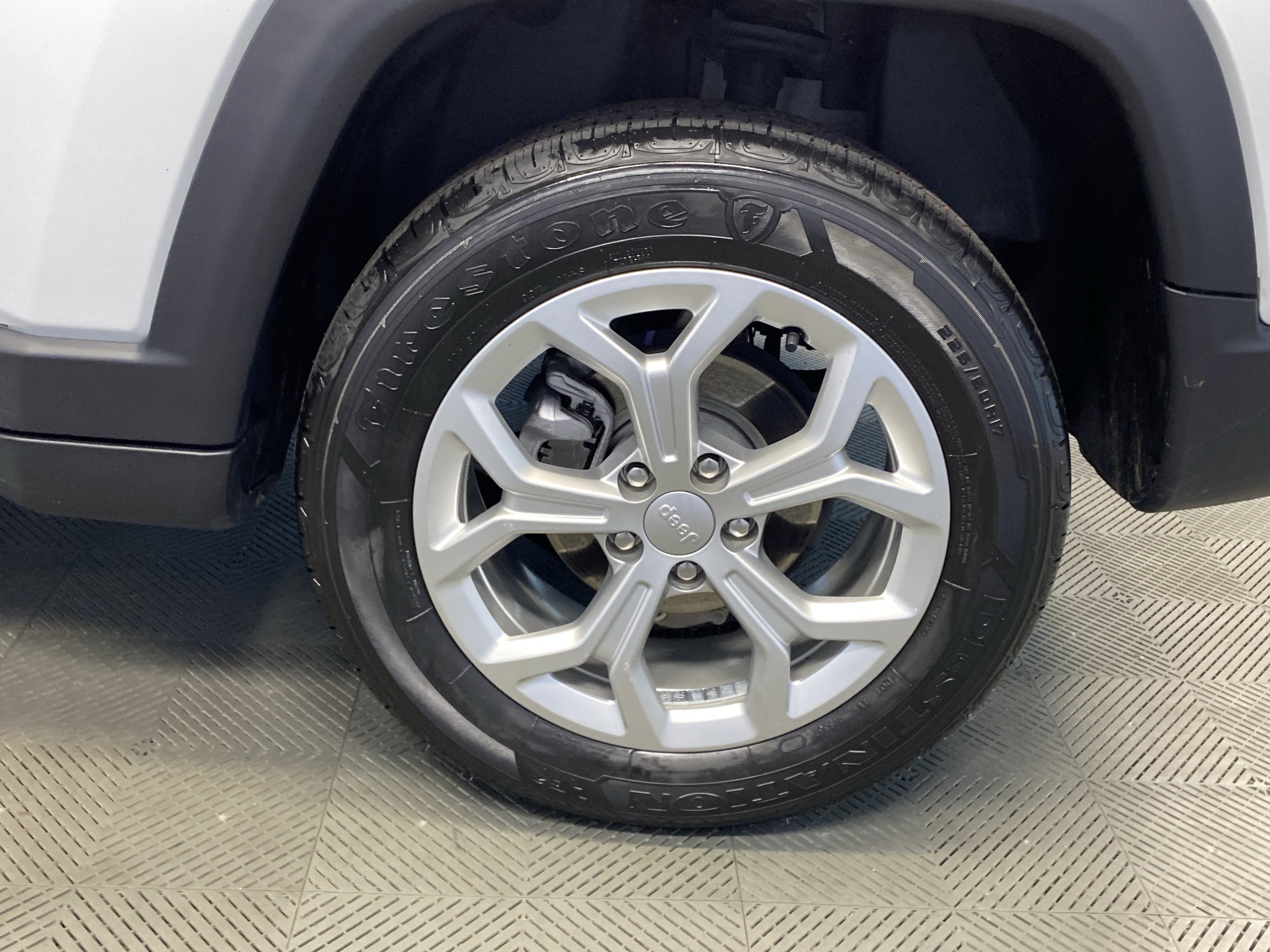 Certified 2024 Jeep Compass Latitude image 31