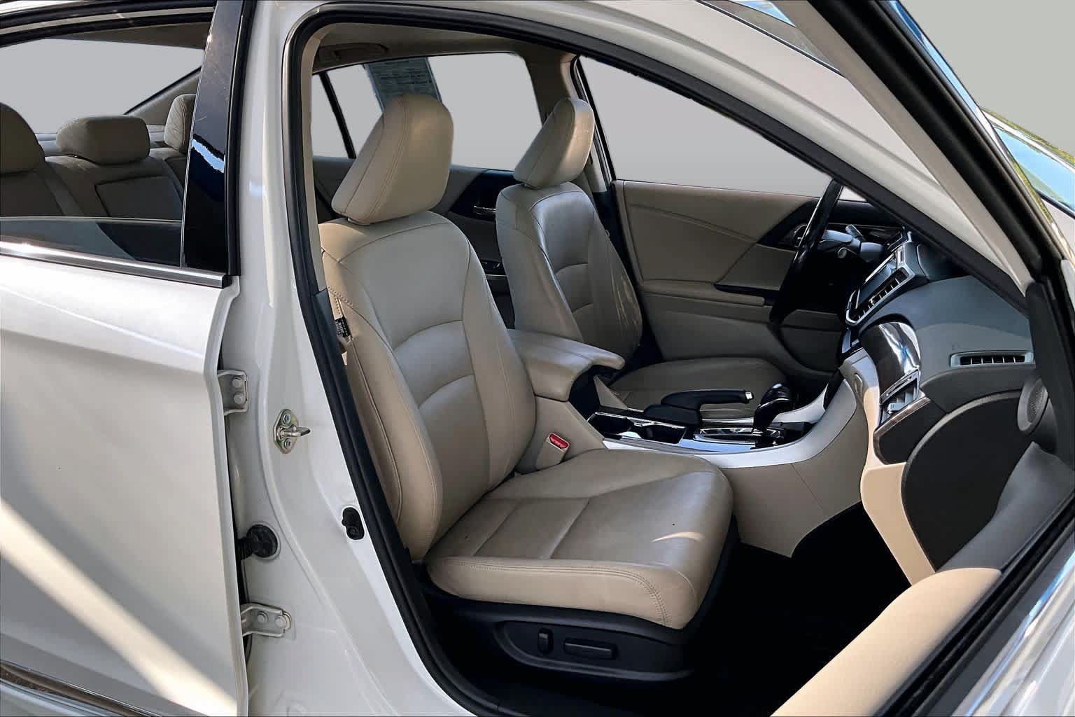 Certified 2017 Honda Accord Touring image 9