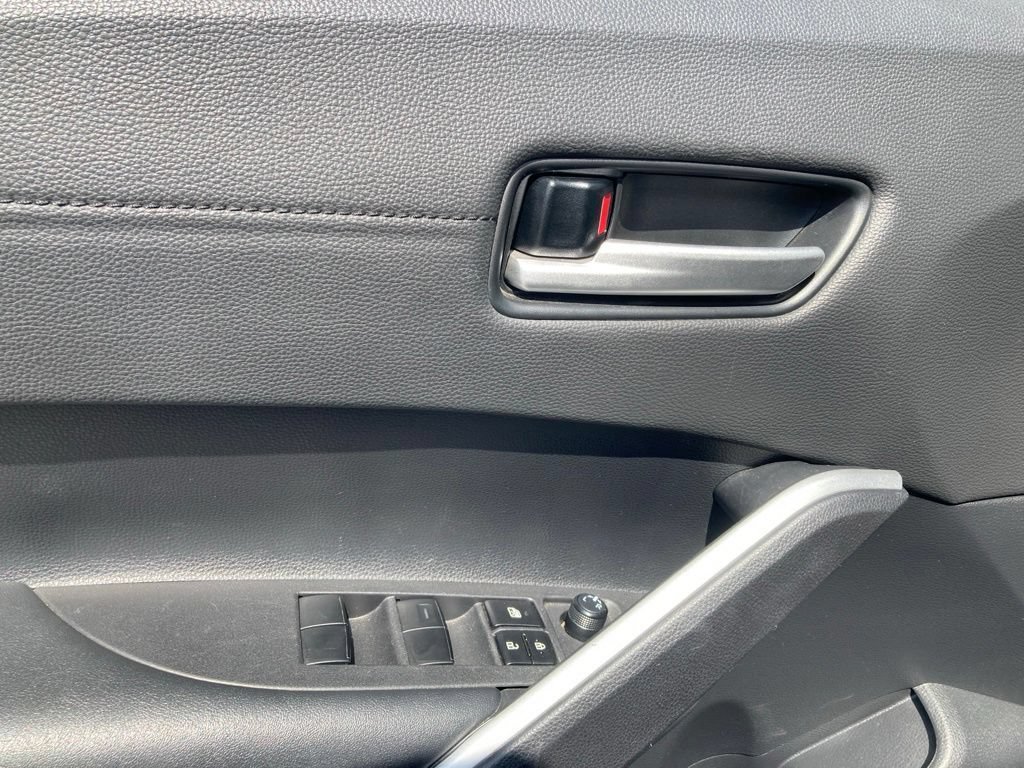 Certified 2025 Toyota Corolla Cross XLE FWD image 12