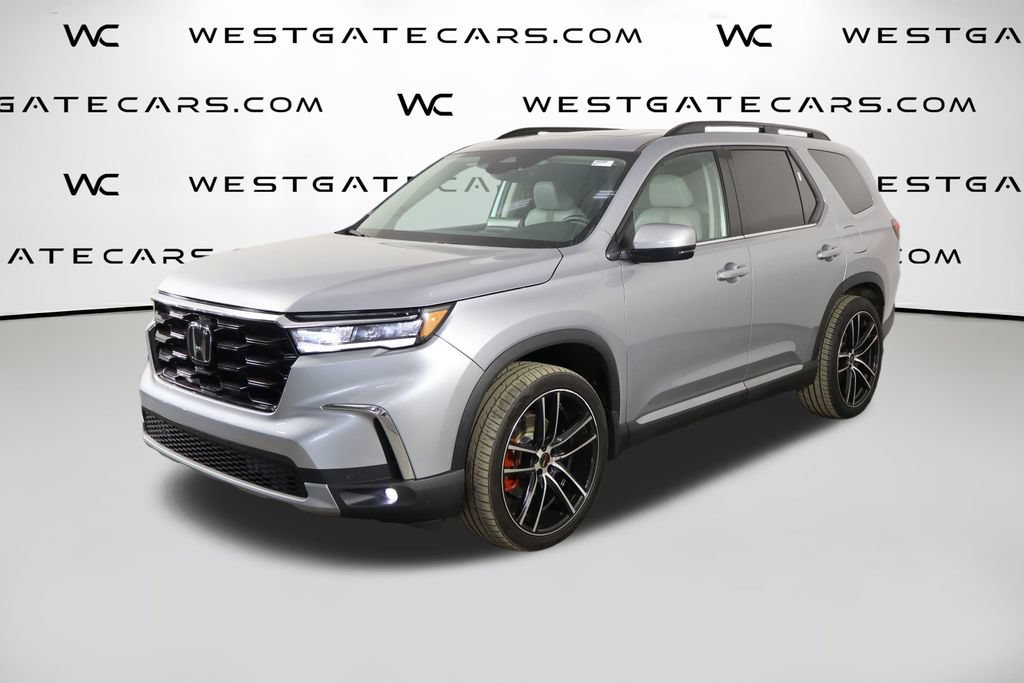 Used 2025 Honda Pilot Touring image 1