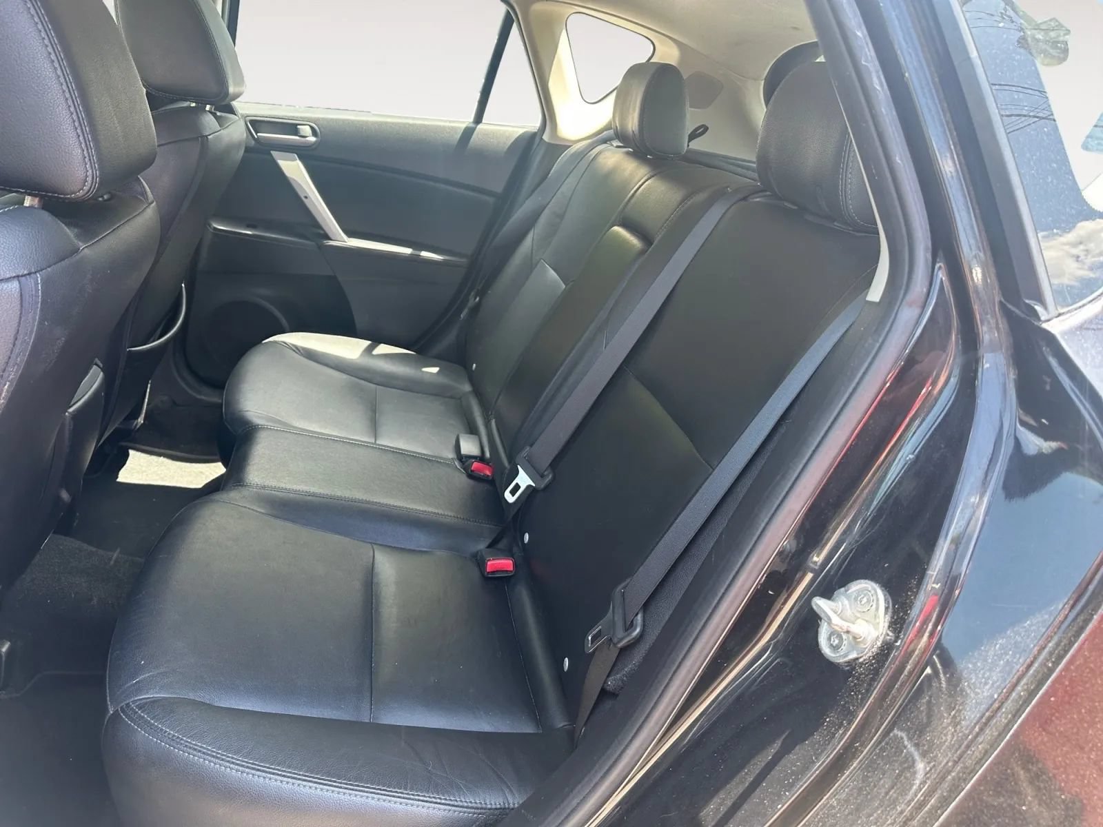 Used 2012 MAZDA MAZDA3 i Grand Touring w/ Tech Pkg FWD image 12