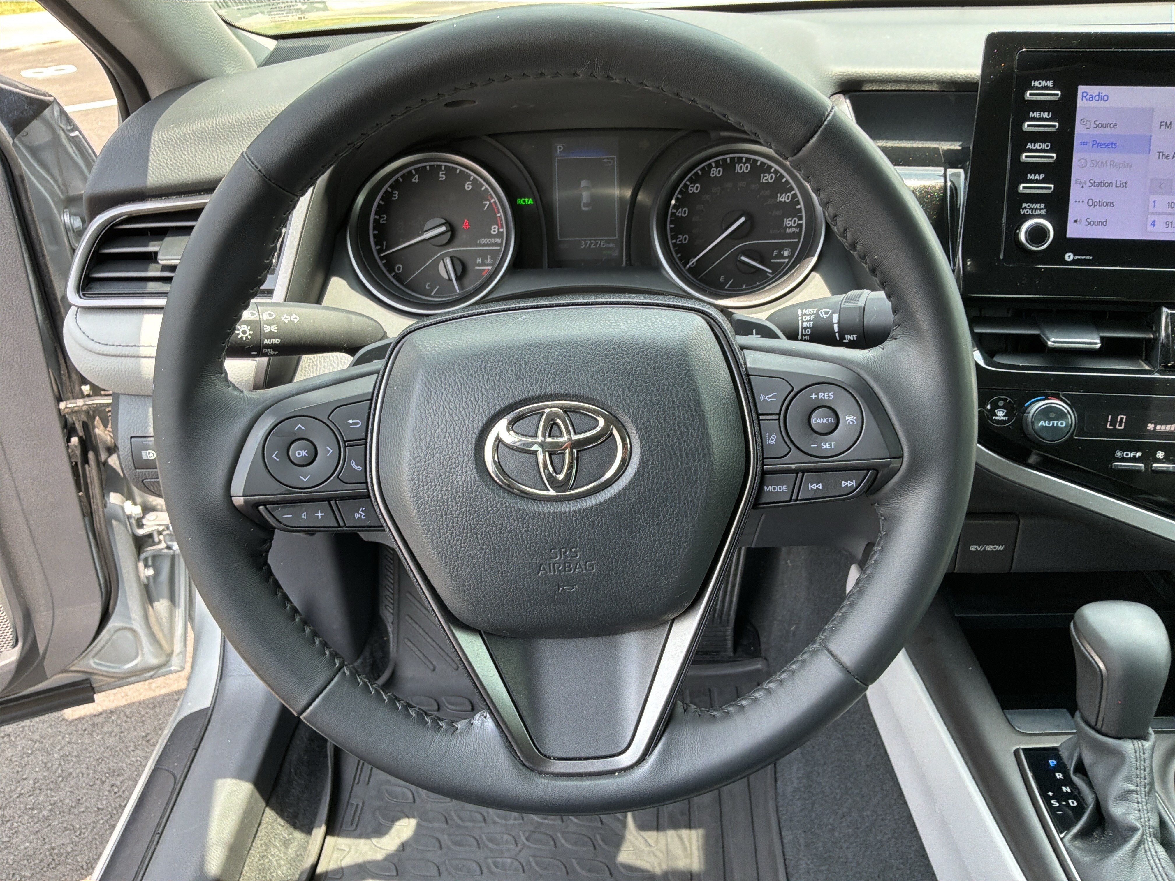 Used 2023 Toyota Camry SE w/ Convenience Package FWD image 18