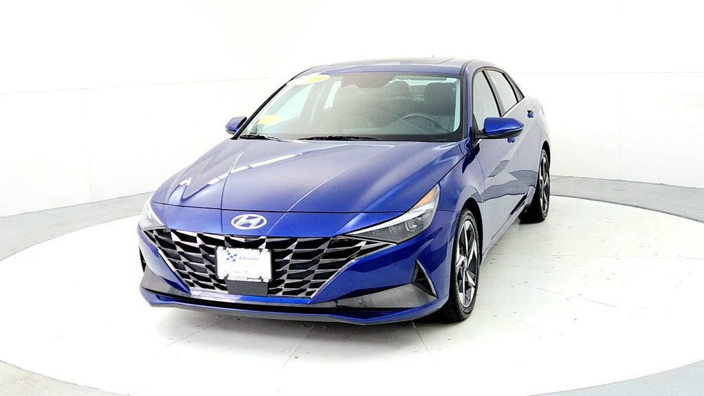 Used 2023 Hyundai Elantra Limited w/ Cargo Package FWD image 2