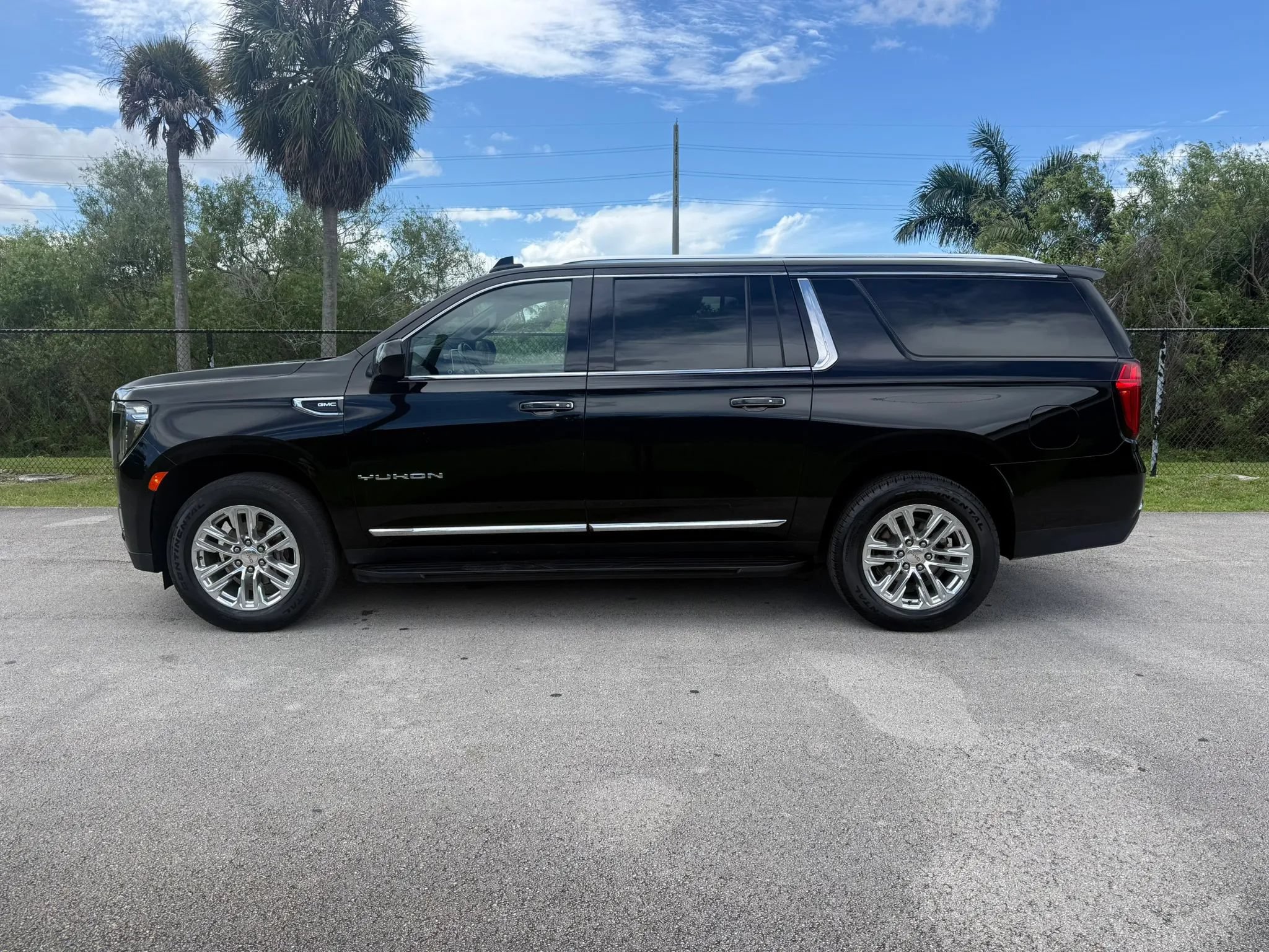 Used 2024 GMC Yukon XL SLT RWD image 5