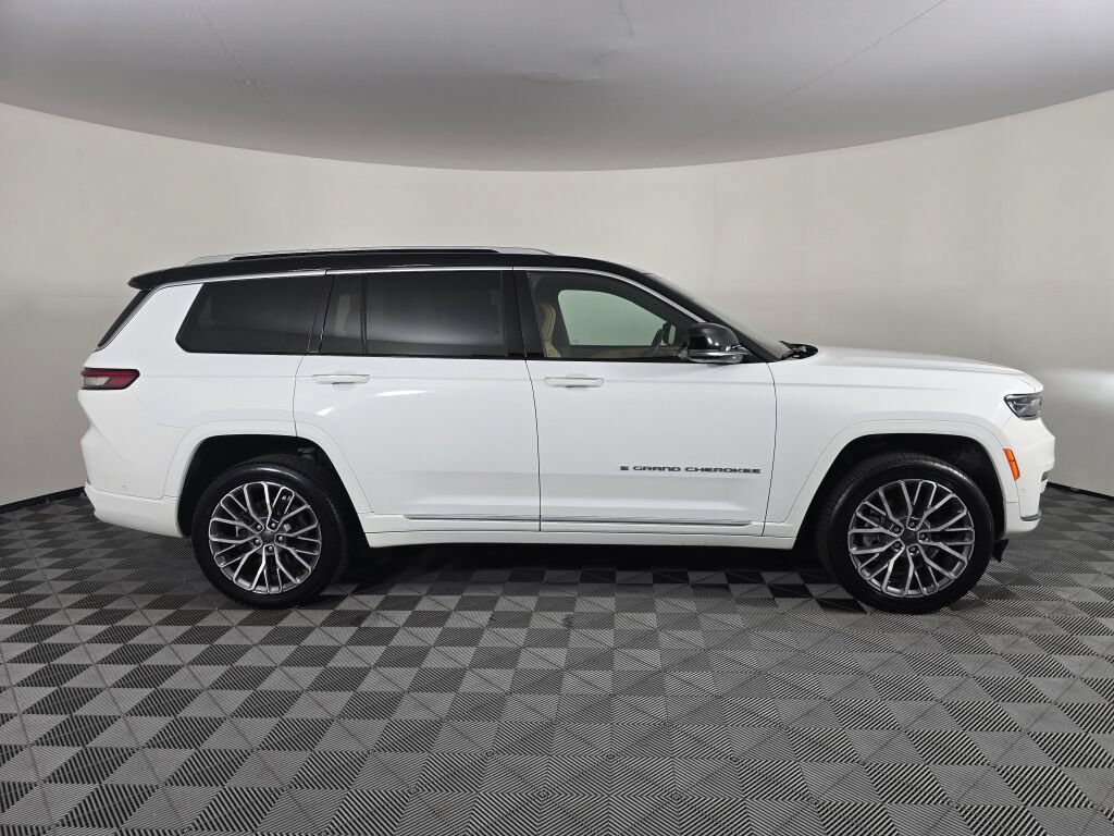 Used 2023 Jeep Grand Cherokee L Summit AWD/4WD image 2
