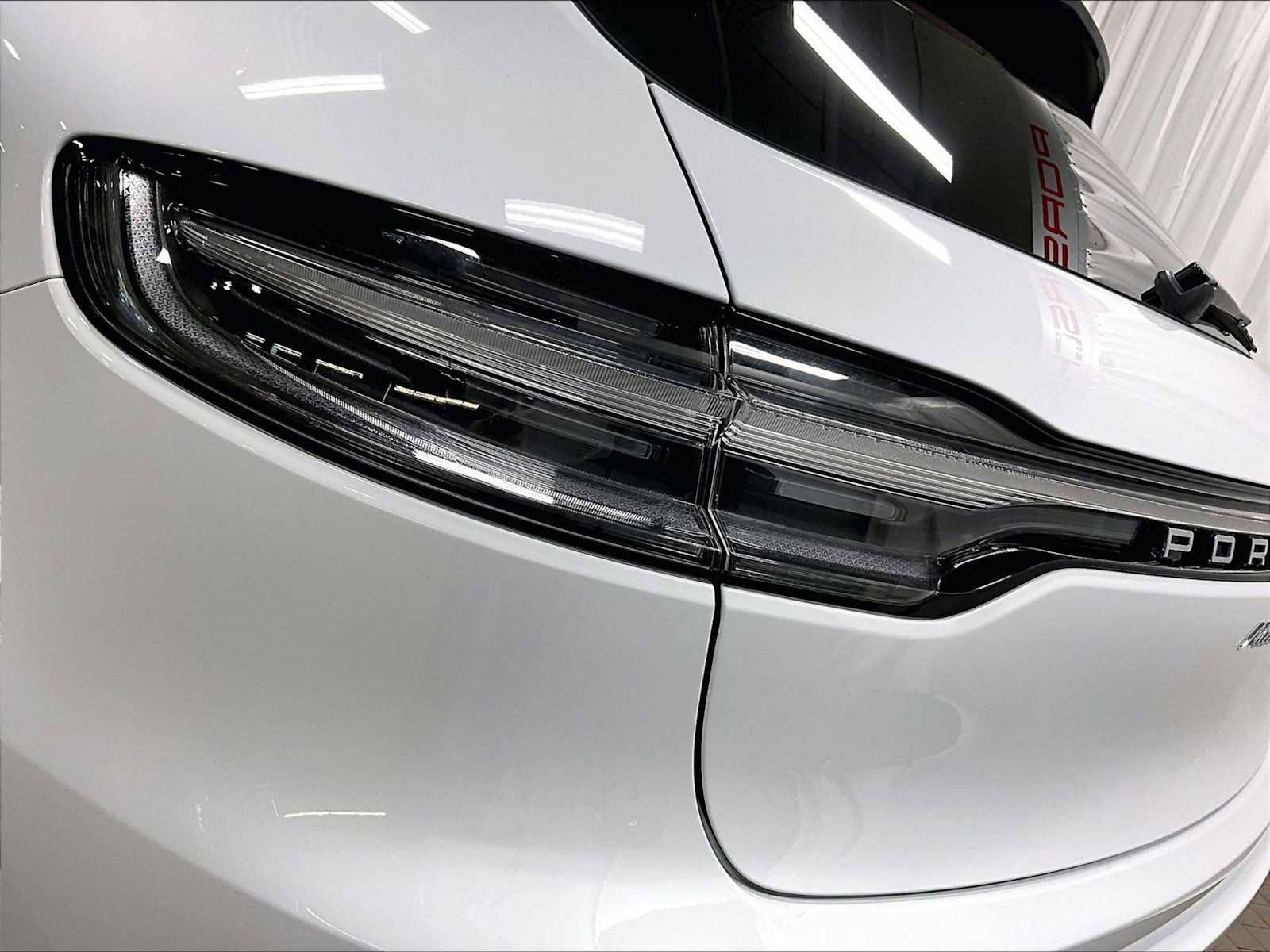 Used 2025 Porsche Macan image 34