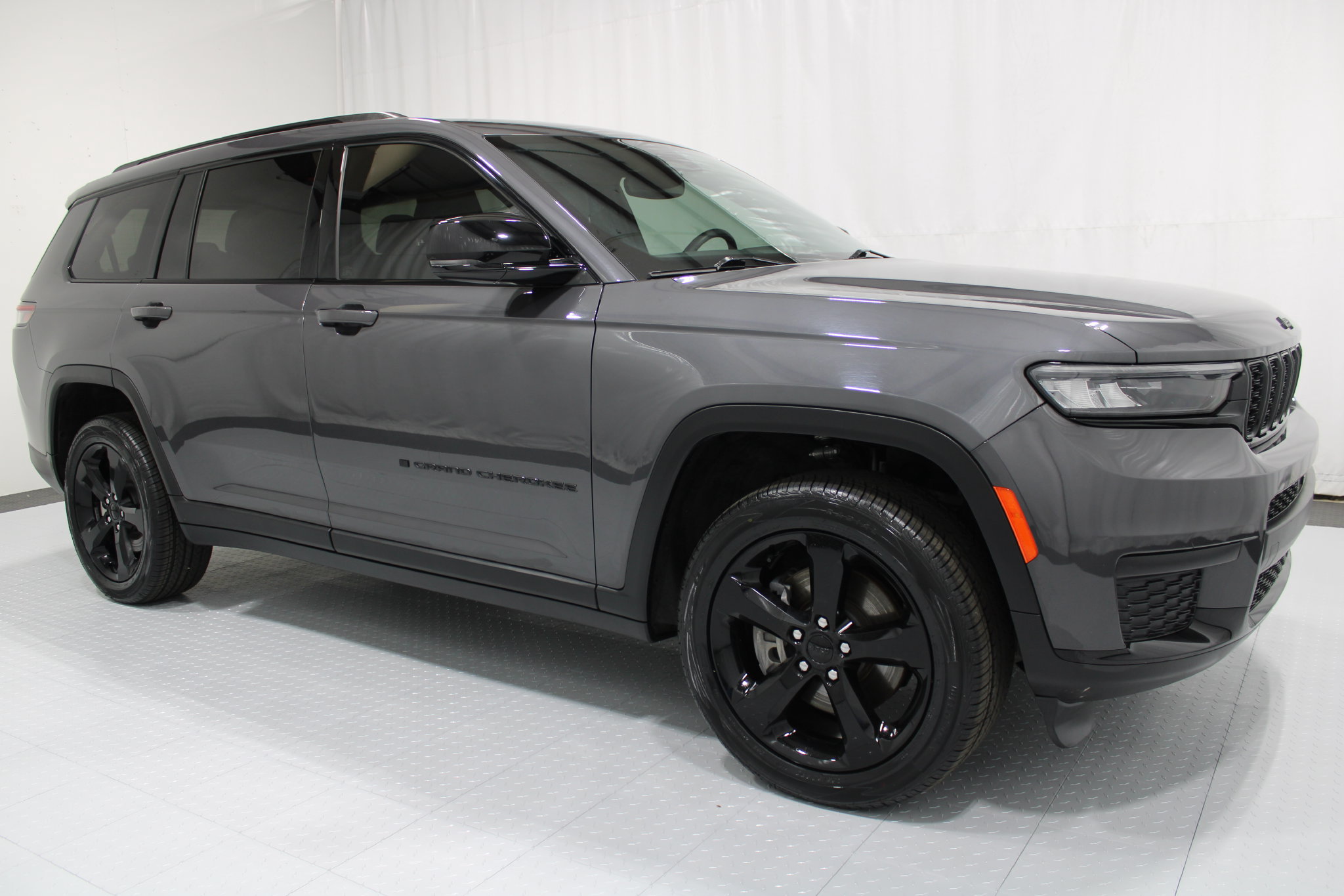 Used 2023 Jeep Grand Cherokee L Laredo AWD/4WD image 4