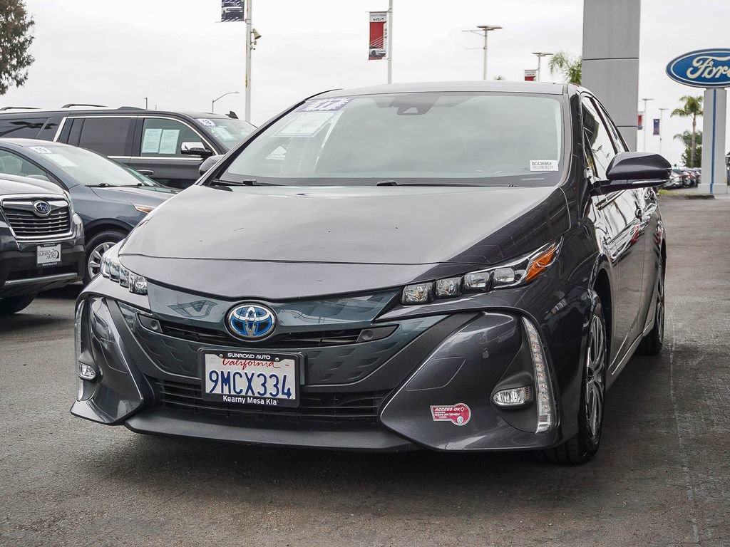 Used 2017 Toyota Prius Prime Advanced FWD image 4
