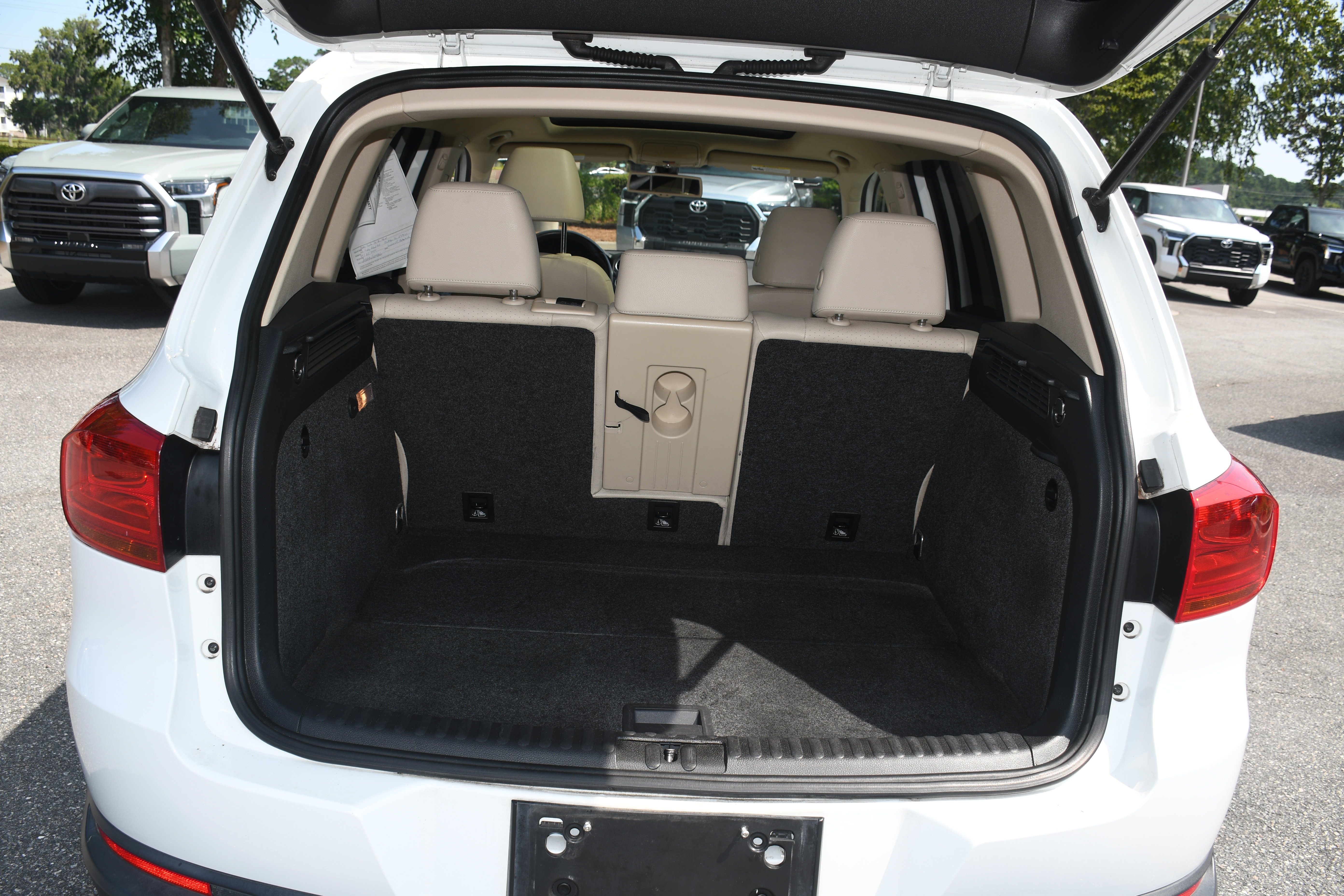 Used 2017 Volkswagen Tiguan Wolfsburg Edition FWD image 18