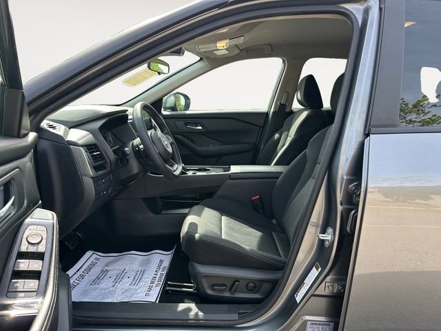 Used 2024 Nissan Rogue SV FWD image 9
