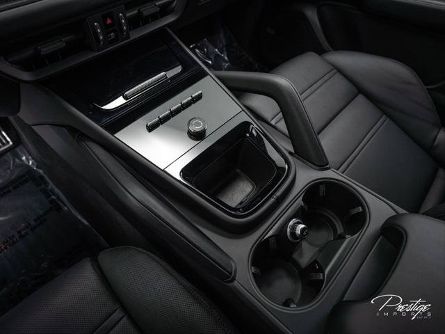 Used 2024 Porsche Cayenne Turbo GT AWD/4WD image 29