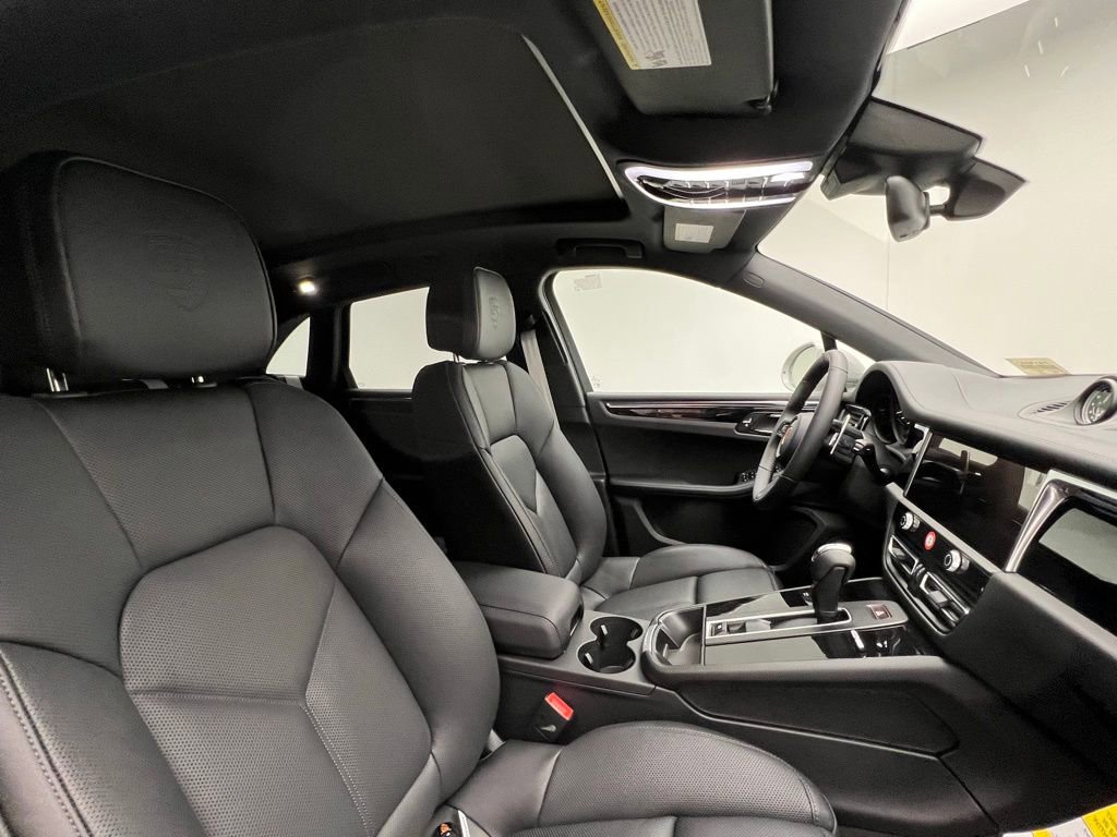 Used 2026 Porsche Macan AWD/4WD image 18