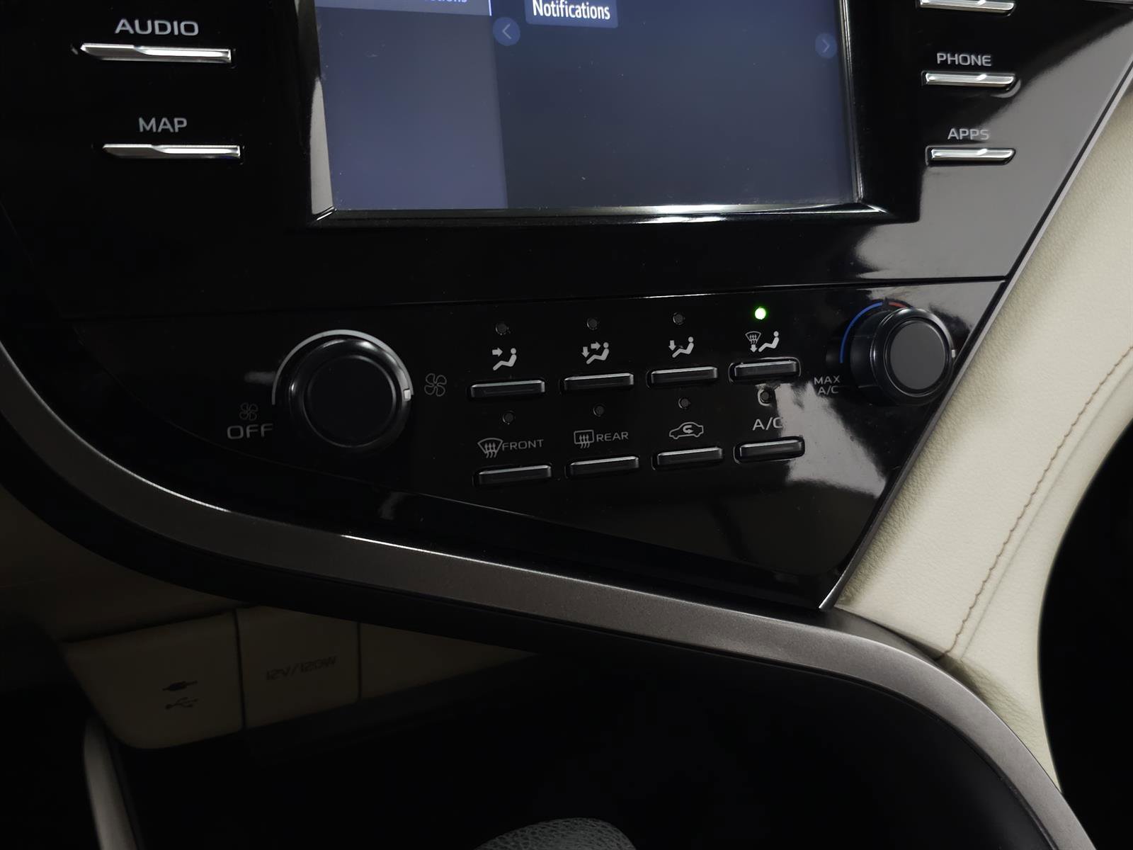 Used 2019 Toyota Camry LE image 24