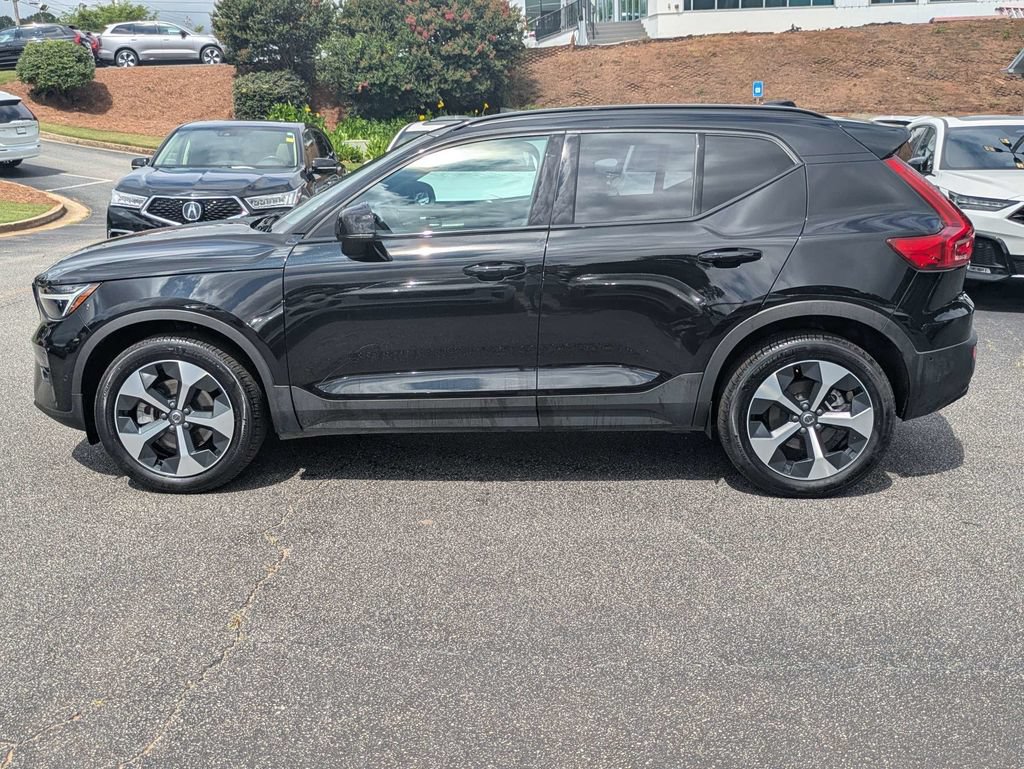 Certified 2025 Volvo XC40 B5 Plus AWD/4WD image 3