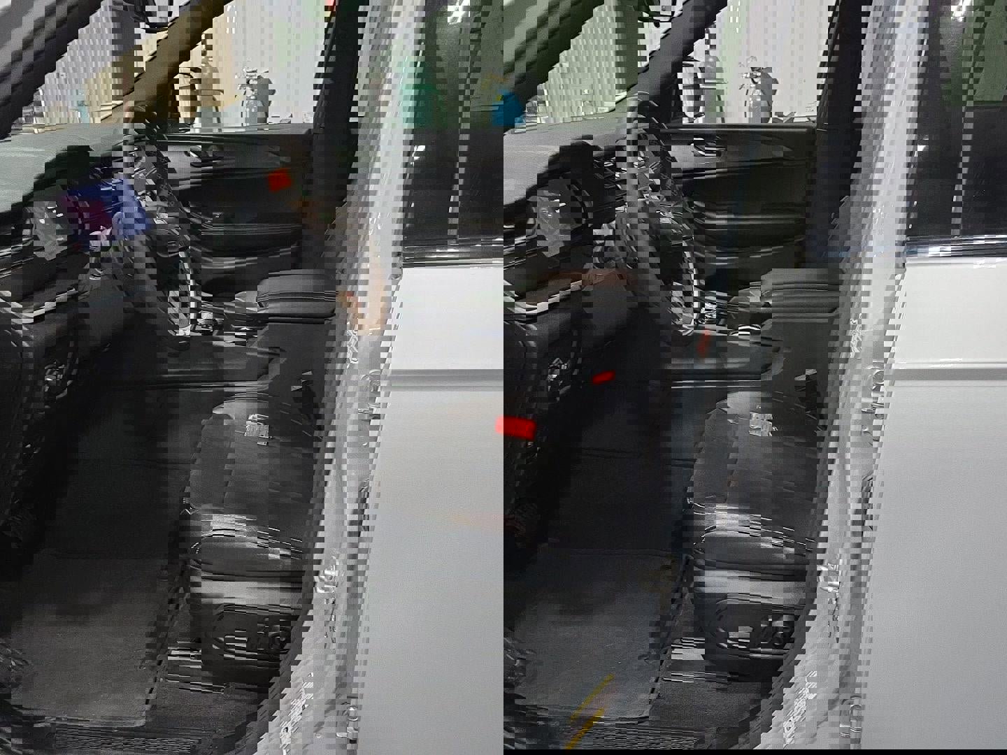 Used 2024 Jeep Grand Cherokee Altitude image 8