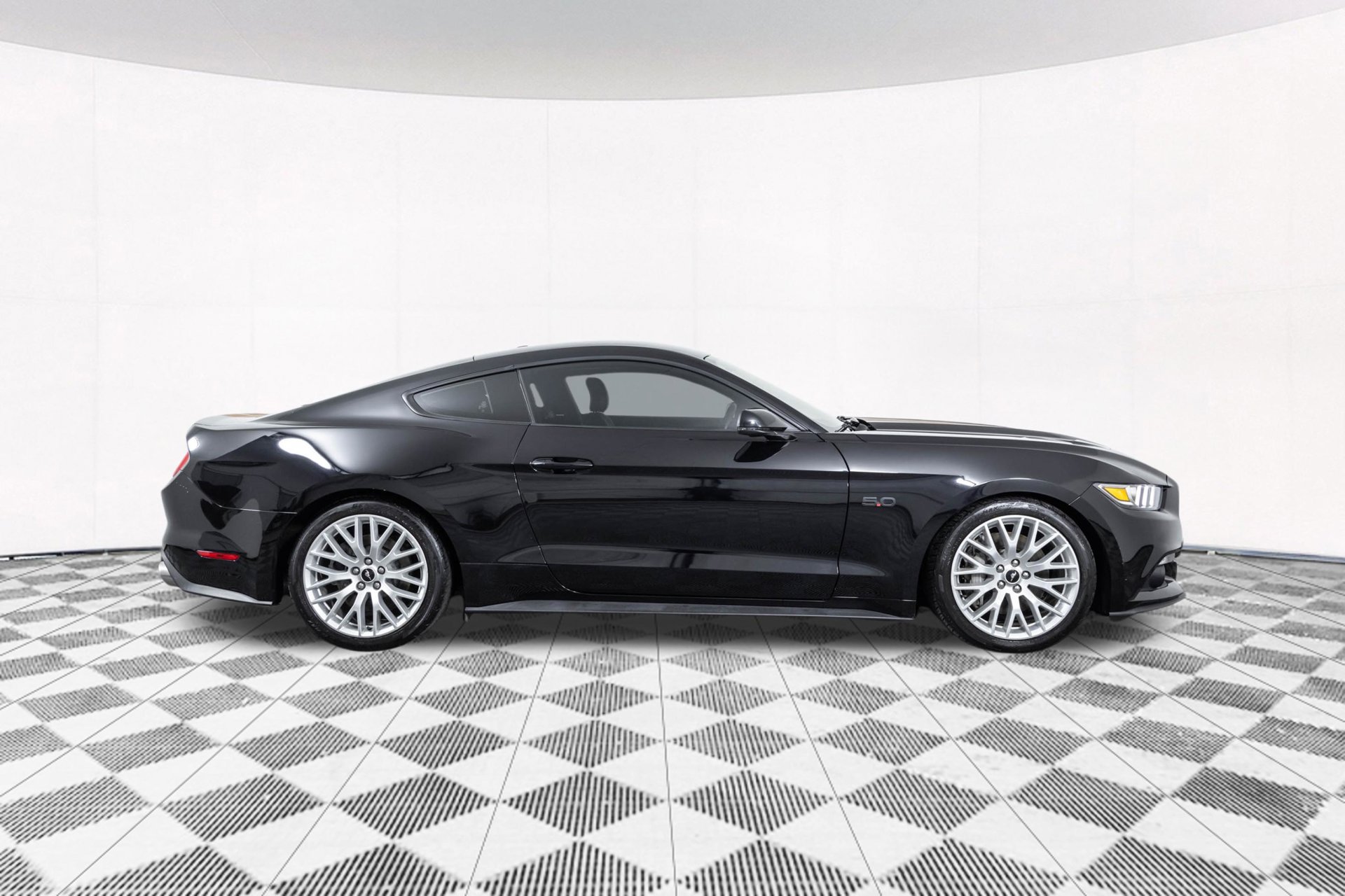 Used 2016 Ford Mustang GT Premium w/ Equipment Group 401A RWD image 20