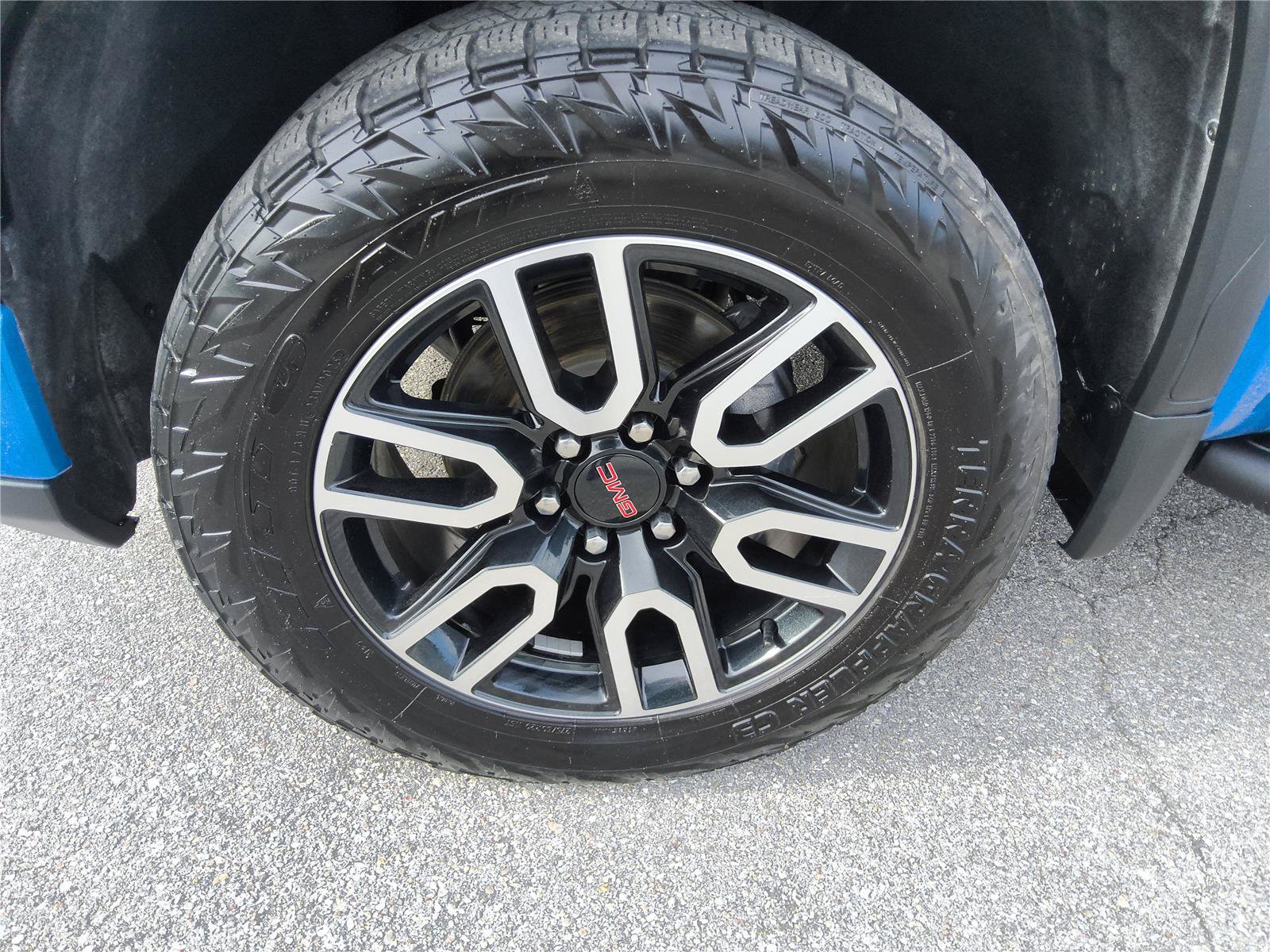 Used 2023 GMC Sierra 1500 AT4 w/ AT4 Premium Package AWD/4WD image 10