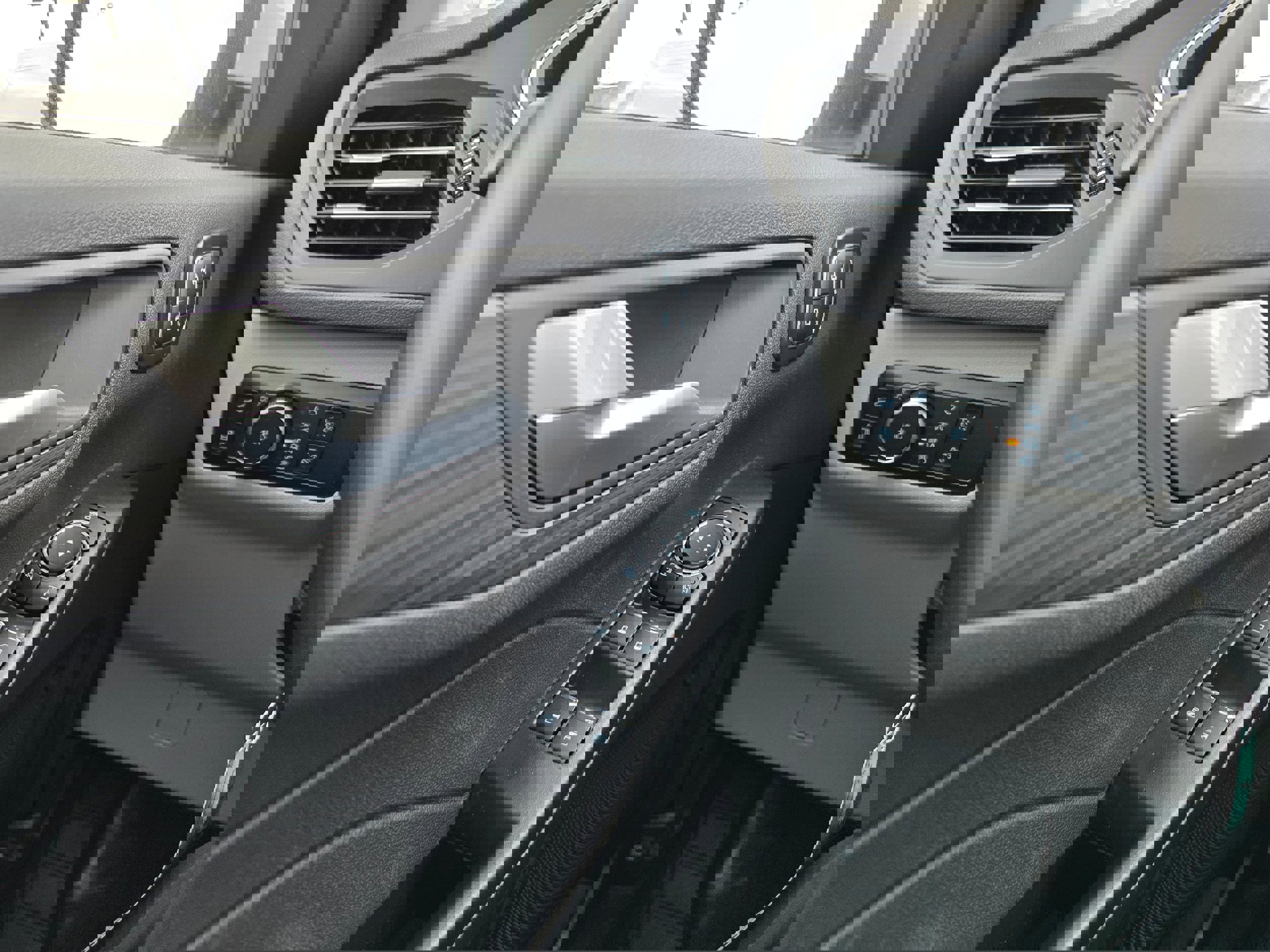 New 2026 Ford Escape SE w/ PHEV Premium Package image 25