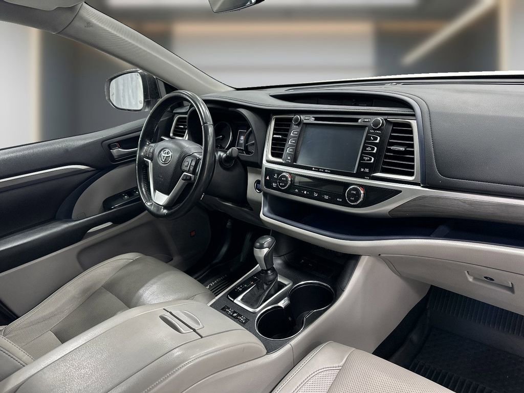 Used 2018 Toyota Highlander Limited Platinum image 6