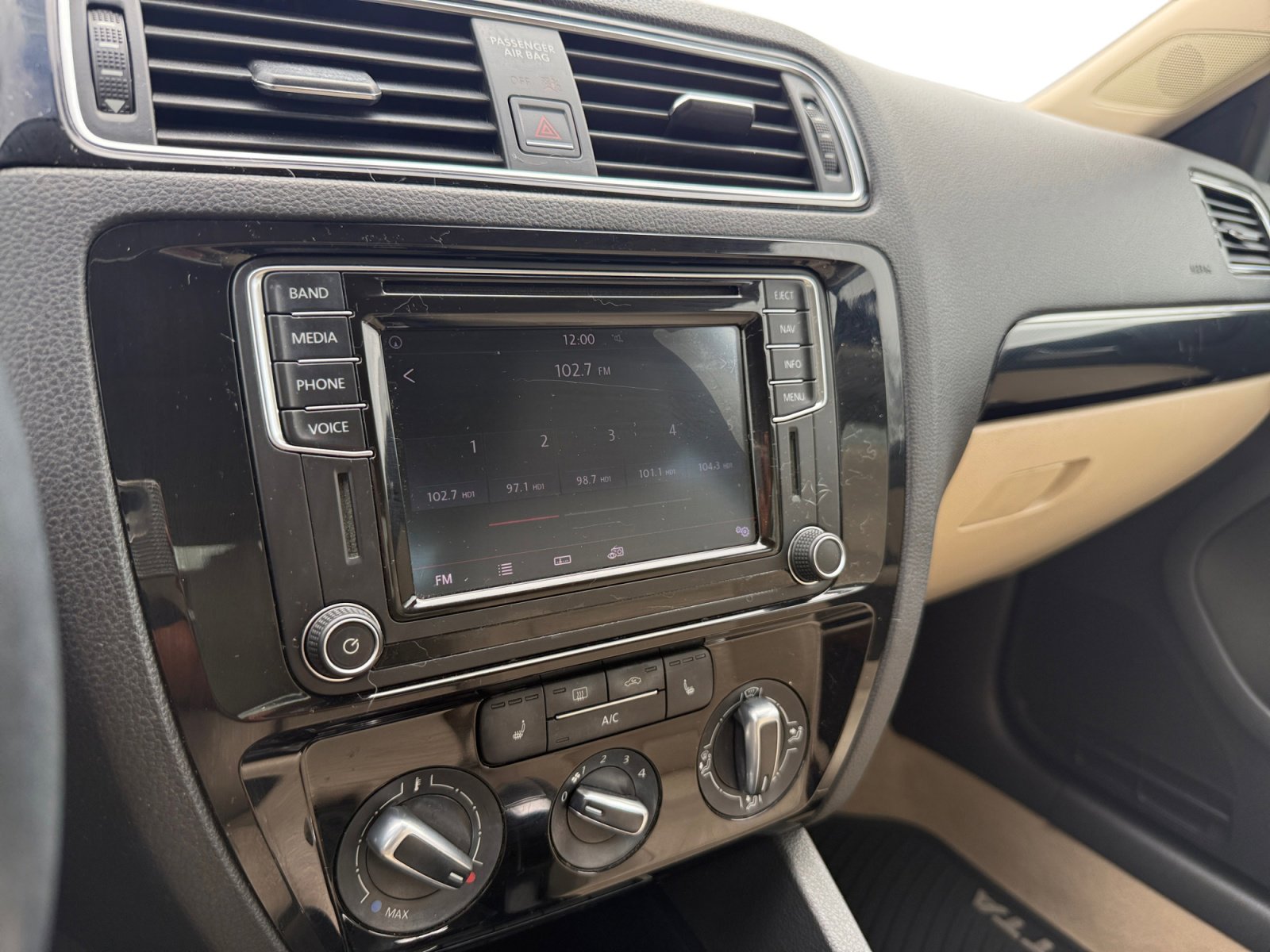 Used 2016 Volkswagen Jetta SEL w/ Lighting Package FWD image 12