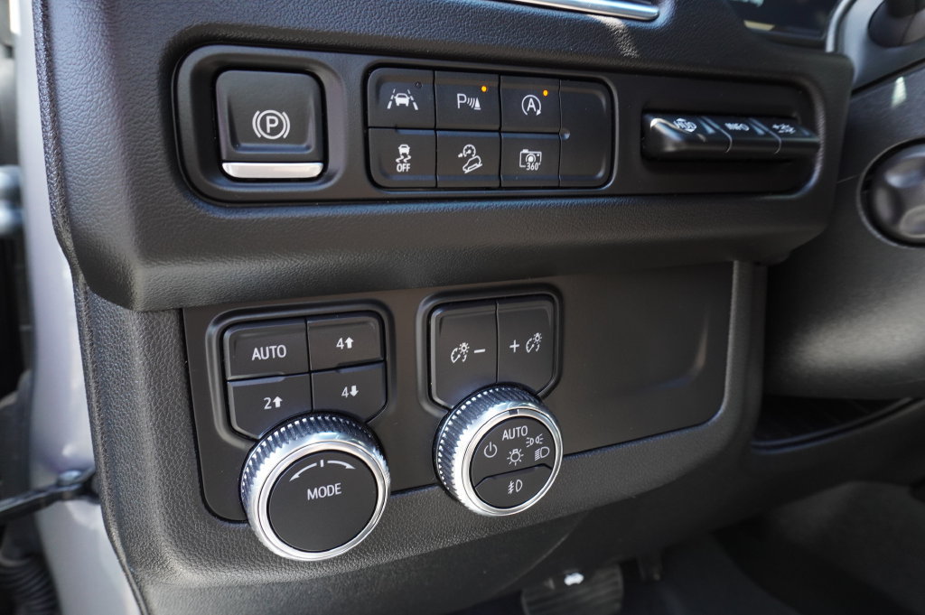Certified 2024 GMC Yukon XL AT4 w/ AT4 Premium Package AWD/4WD image 20