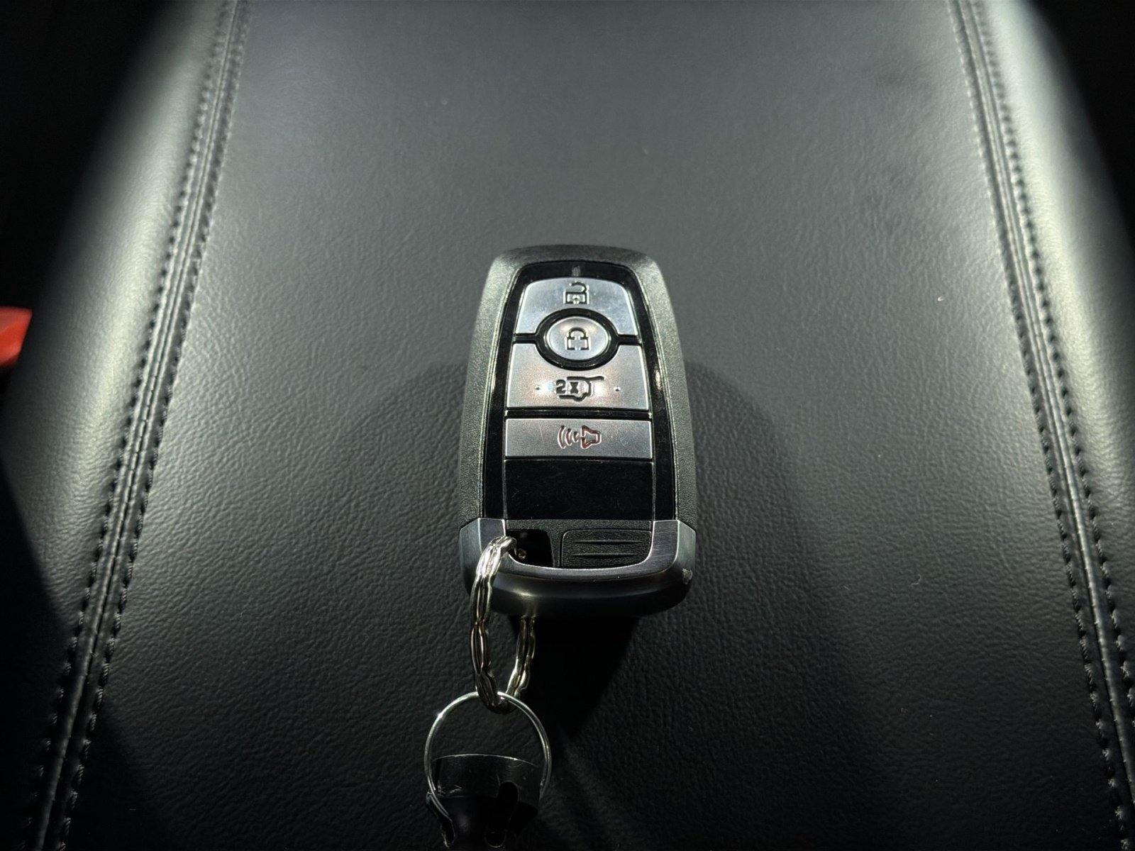 Used 2024 Ford Explorer XLT AWD/4WD image 34