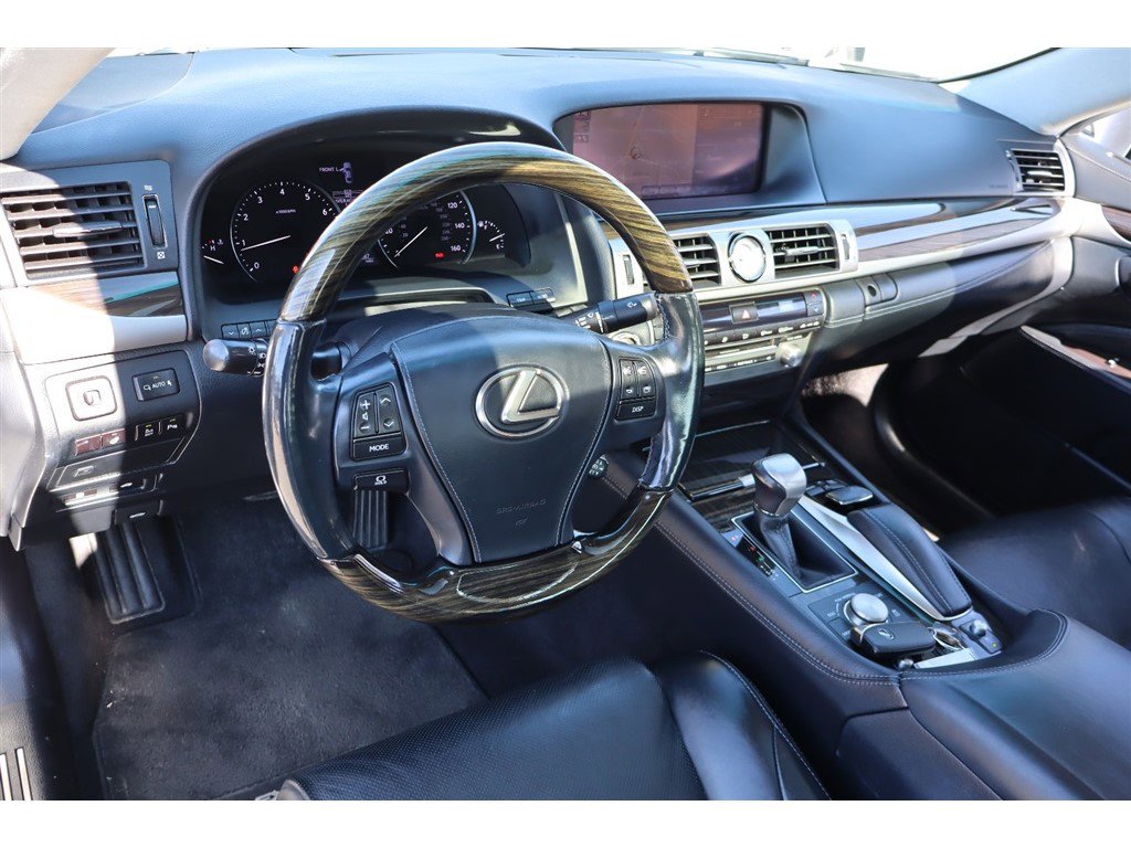 Used 2013 Lexus LS 460 AWD w/ Comfort Pkg image 19