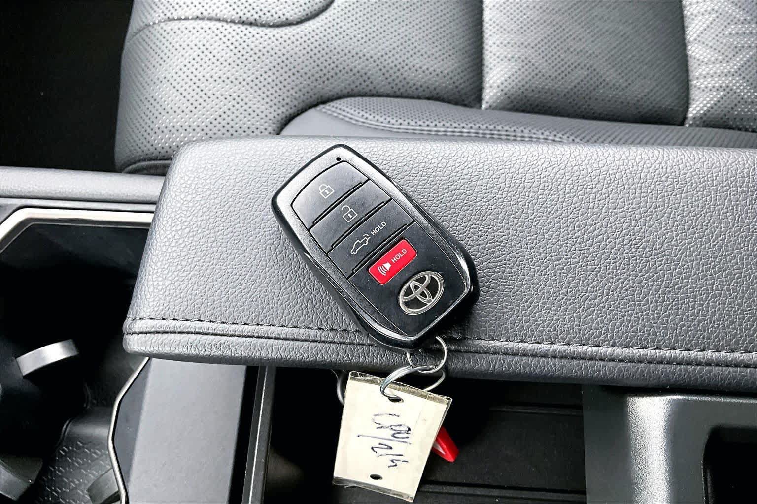 Used 2024 Toyota Tundra Limited AWD/4WD image 14