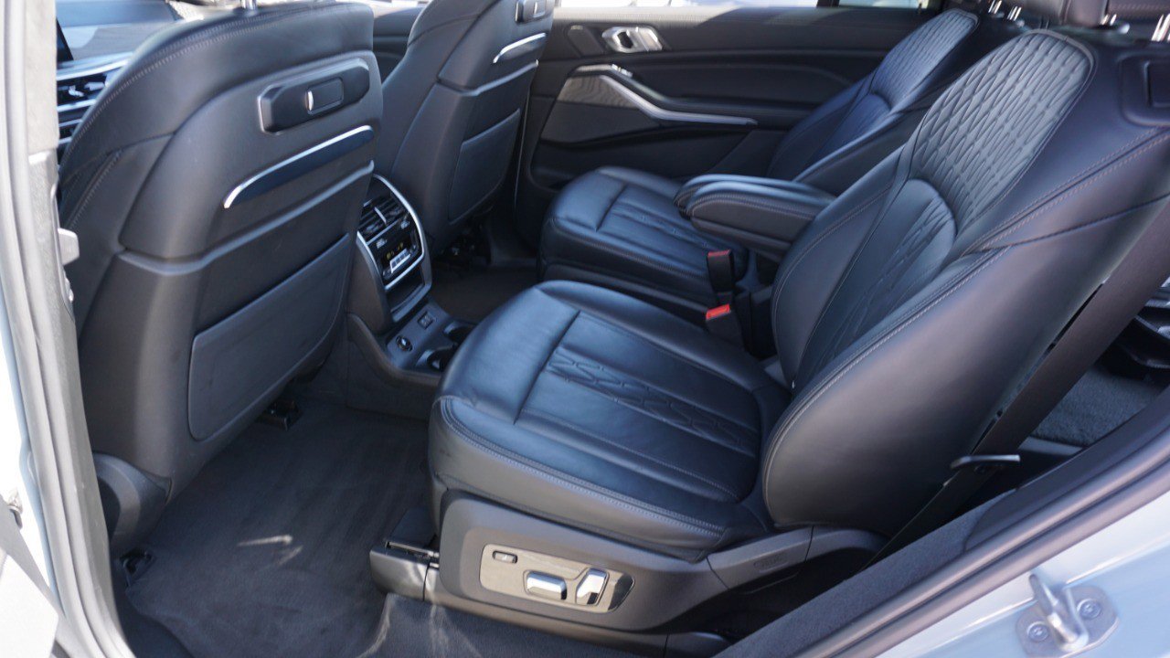 Used 2023 BMW X7 M60i w/ Executive Package image 31